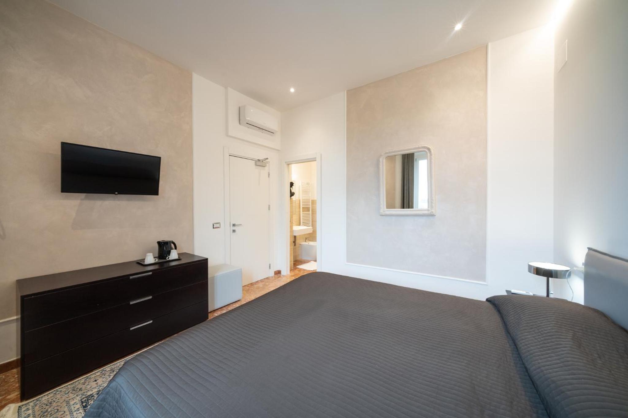 Large Double or Twin Room - Photo 17