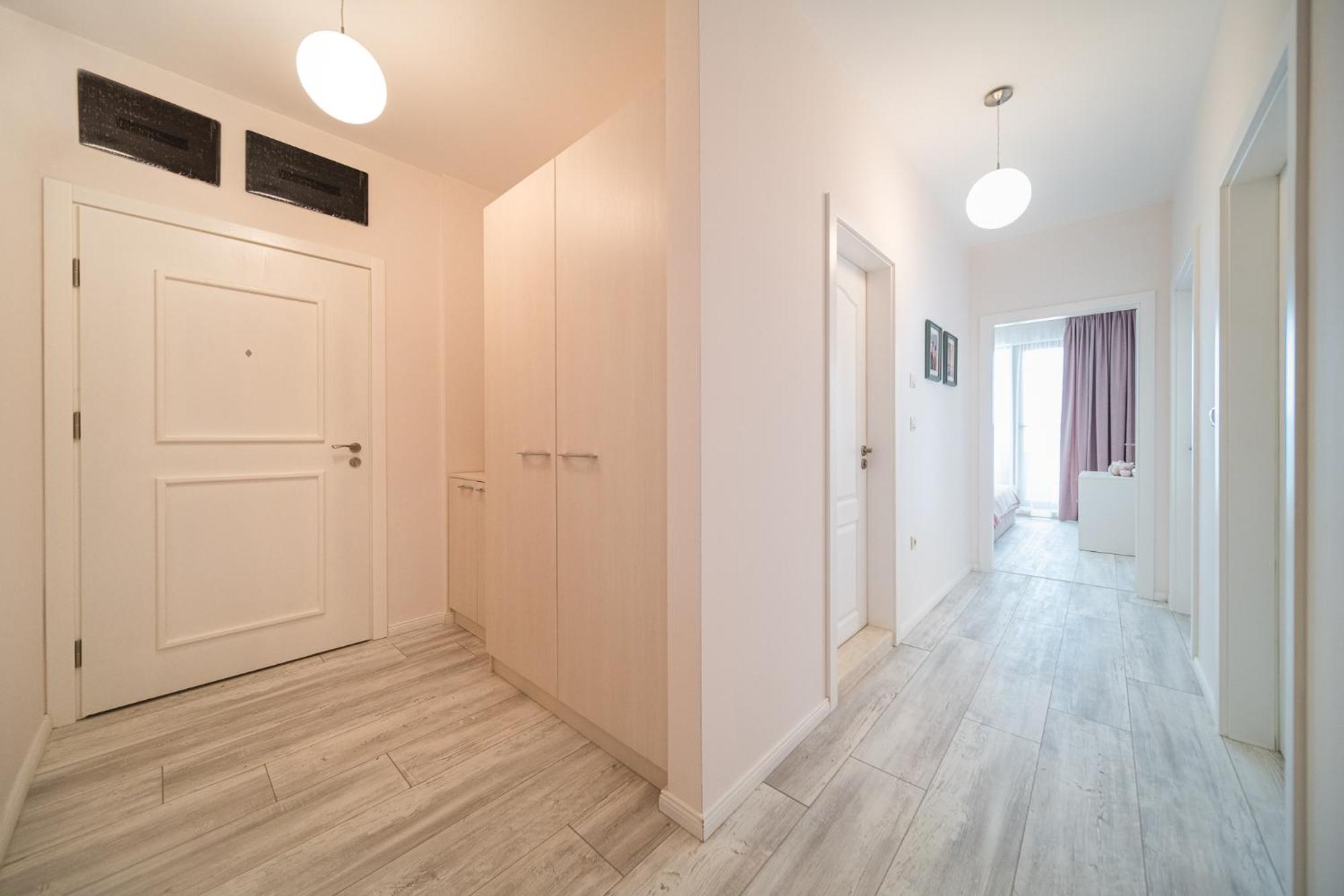 Deluxe Three-Bedroom Apartment with Sea View photo 1