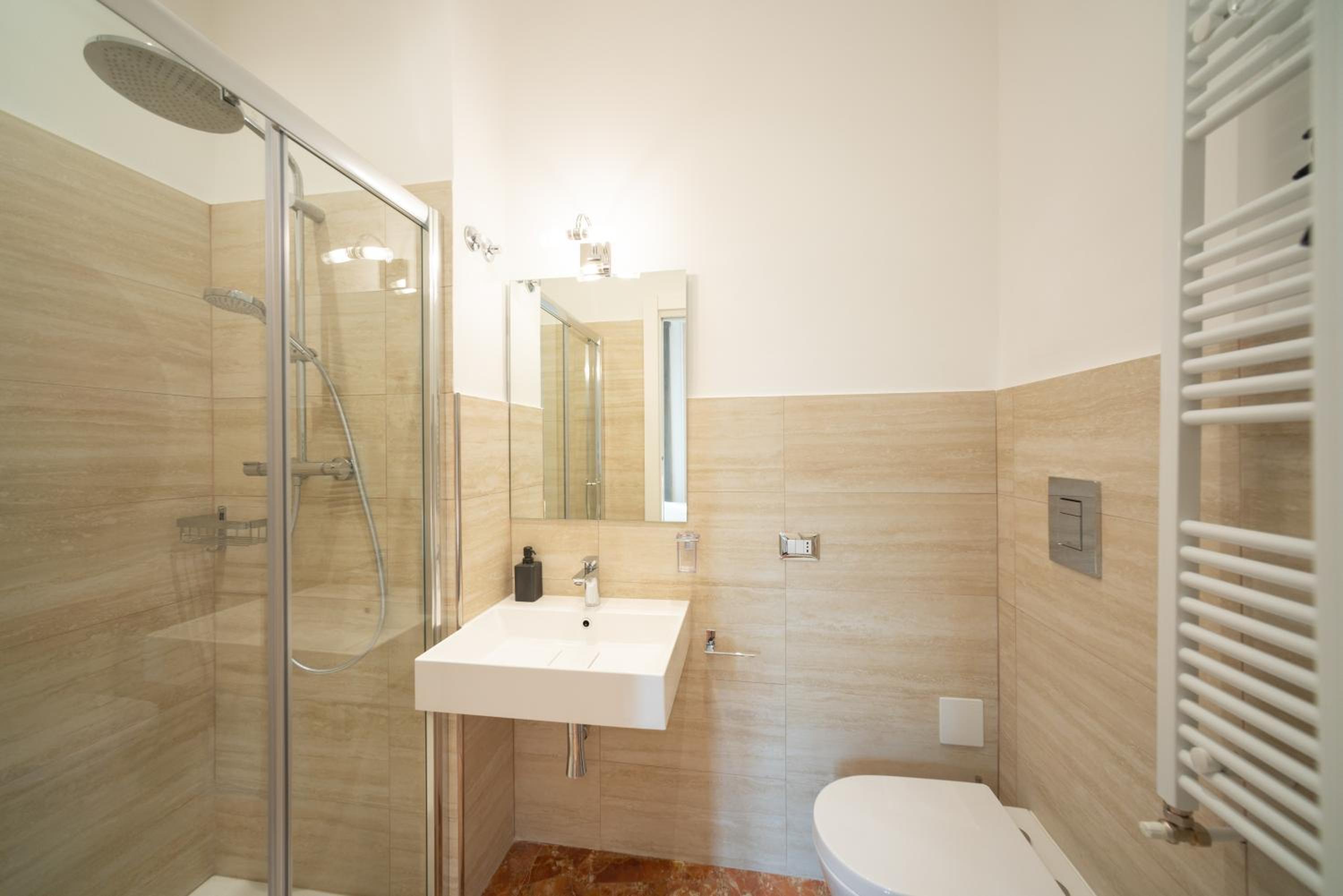 Large Double or Twin Room - Photo 10