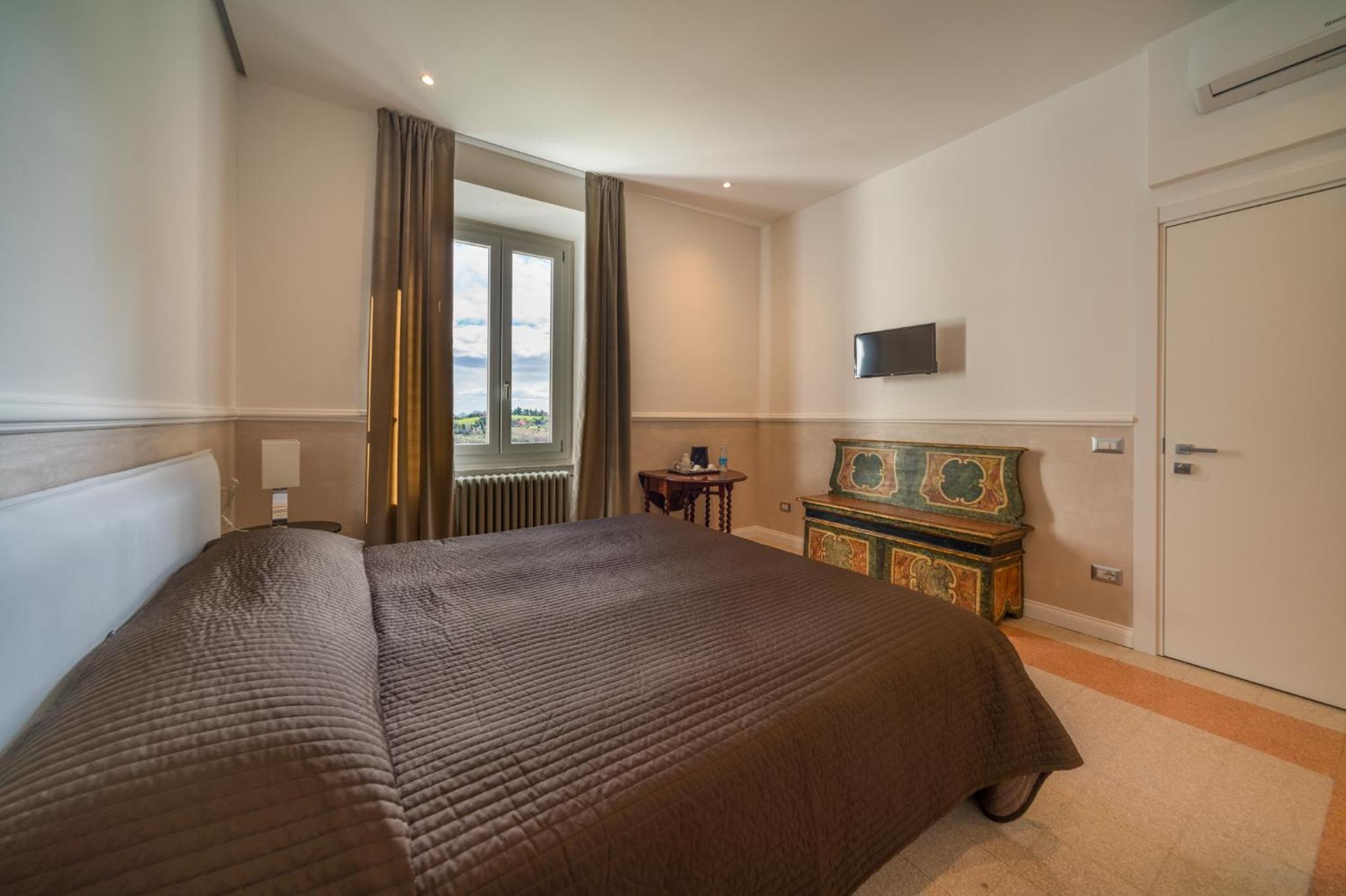 Large Double or Twin Room - Photo 12