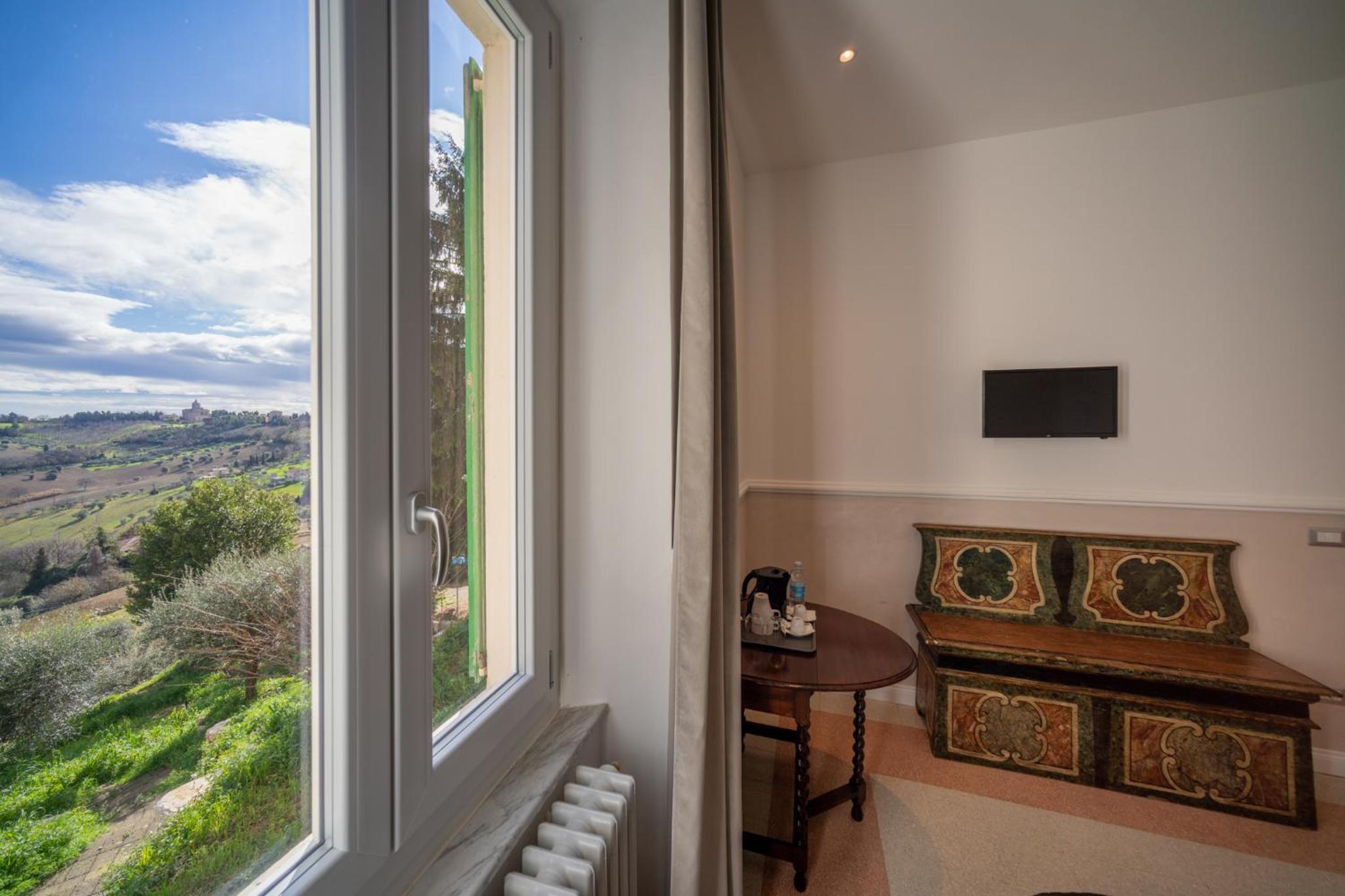 Large Double or Twin Room - Photo 13