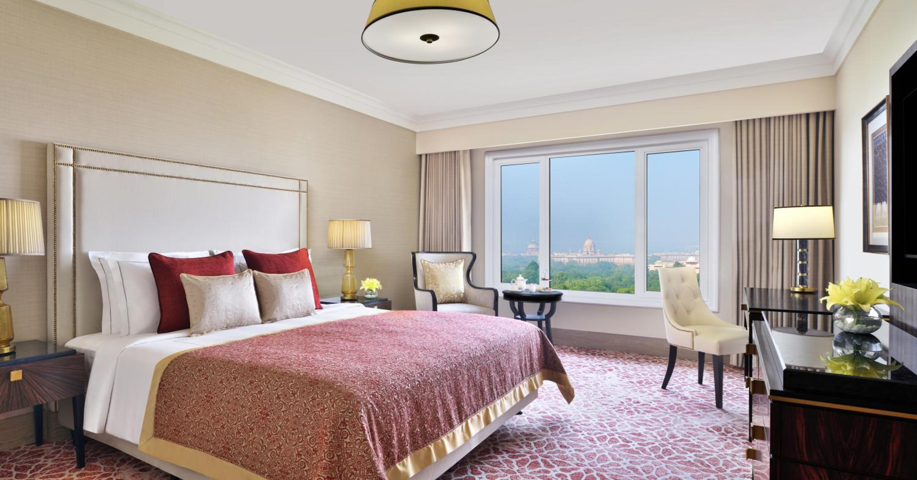 Taj Club Executive Room King Bed - Photo 2