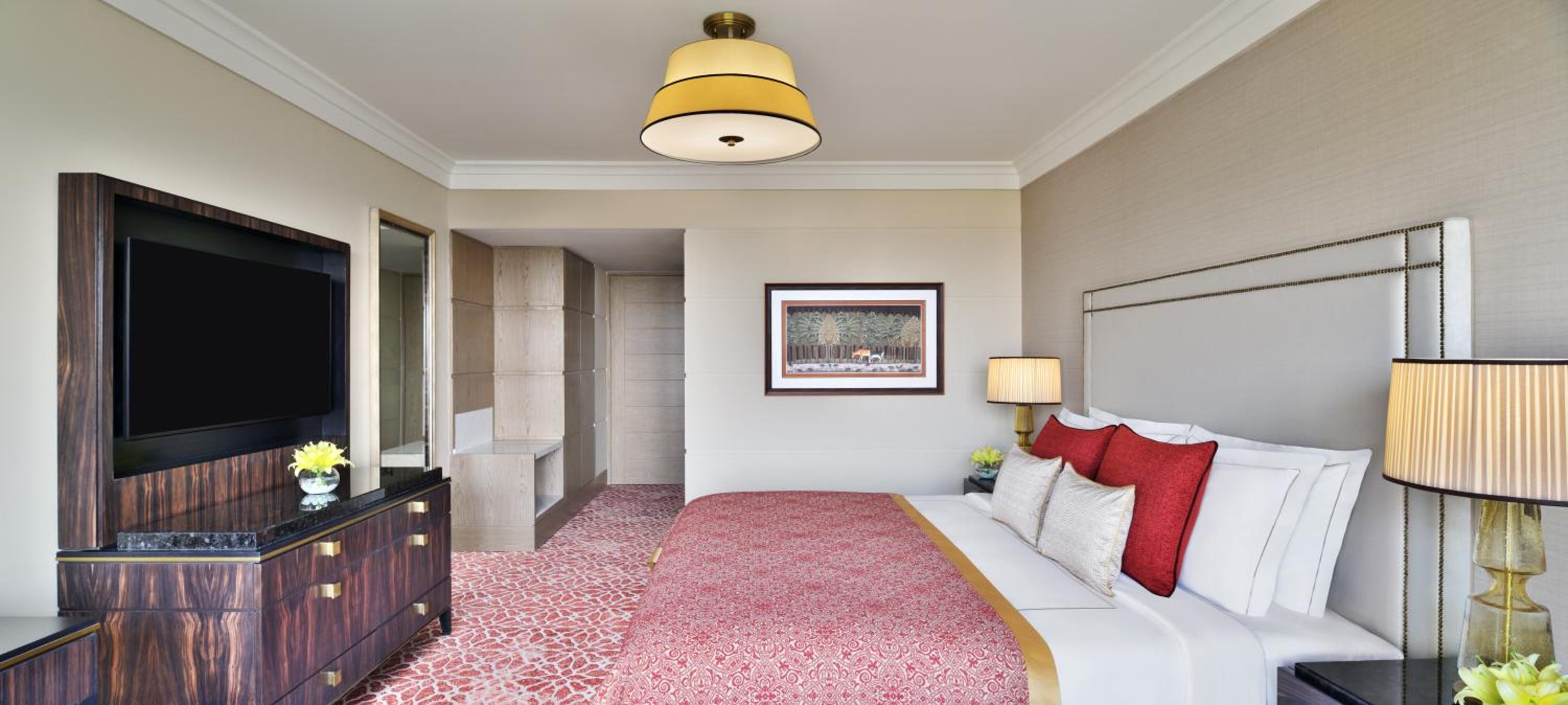 Taj Club Executive Room King Bed - Photo 4