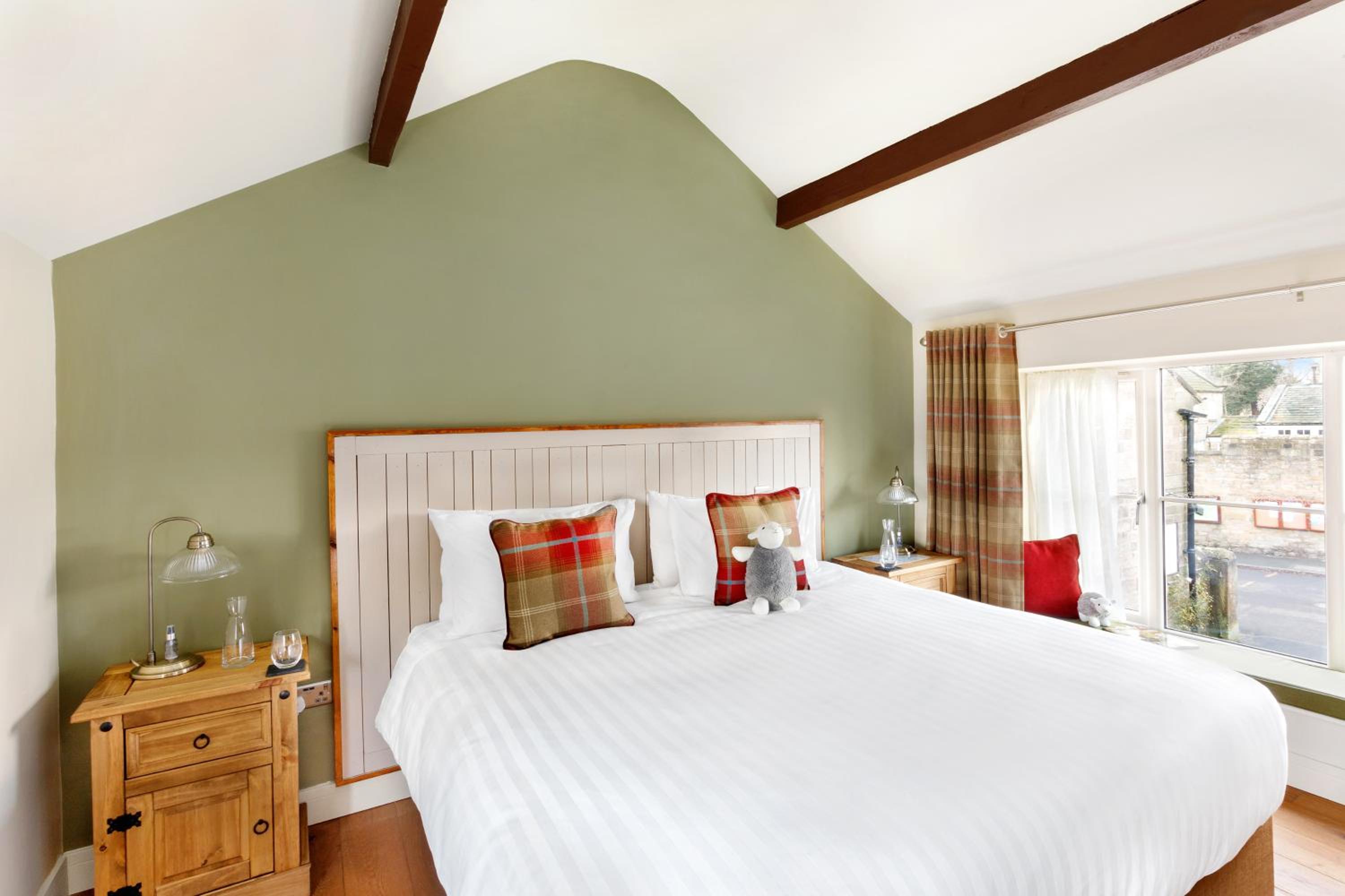 Deluxe Double or Twin Room - Photo 8