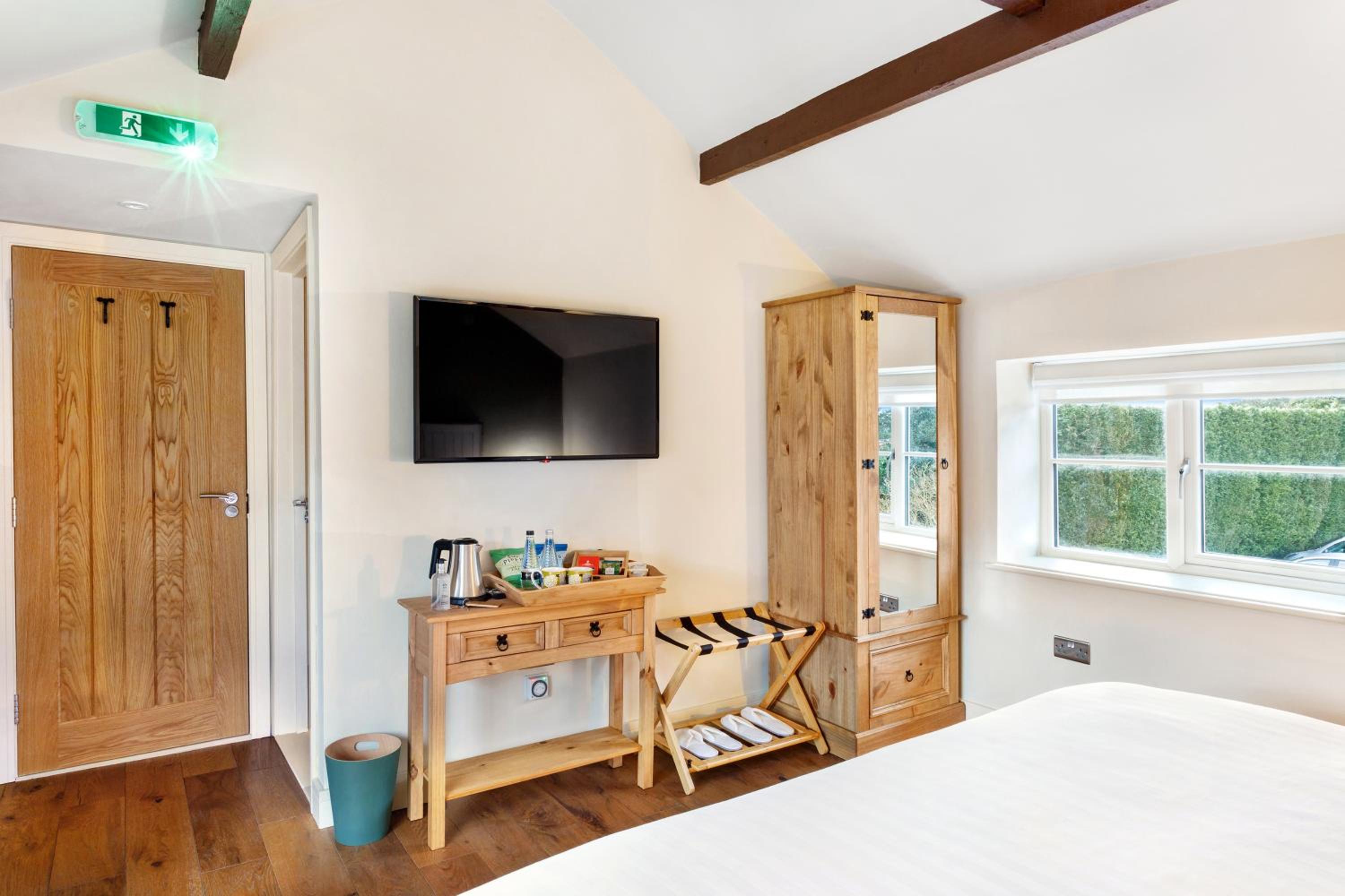 Deluxe Double or Twin Room - Photo 9
