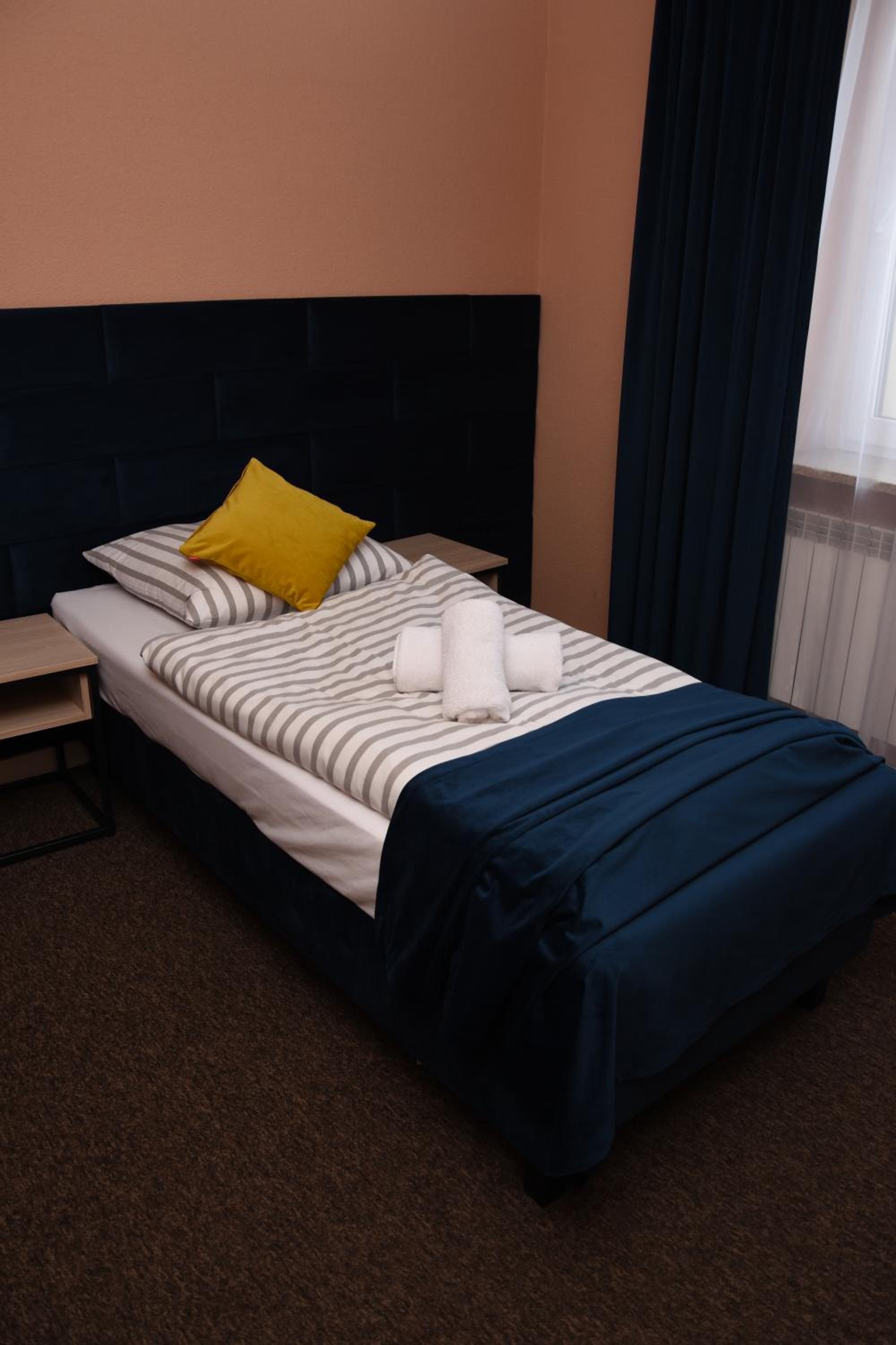 Standard Twin Room - Photo 2
