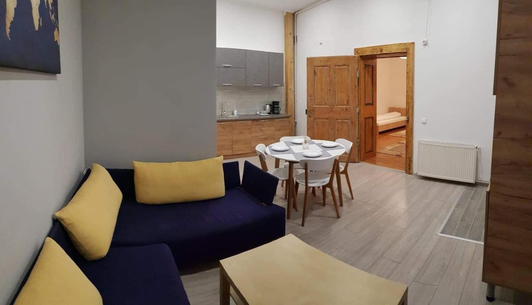 Suite - Photo 12