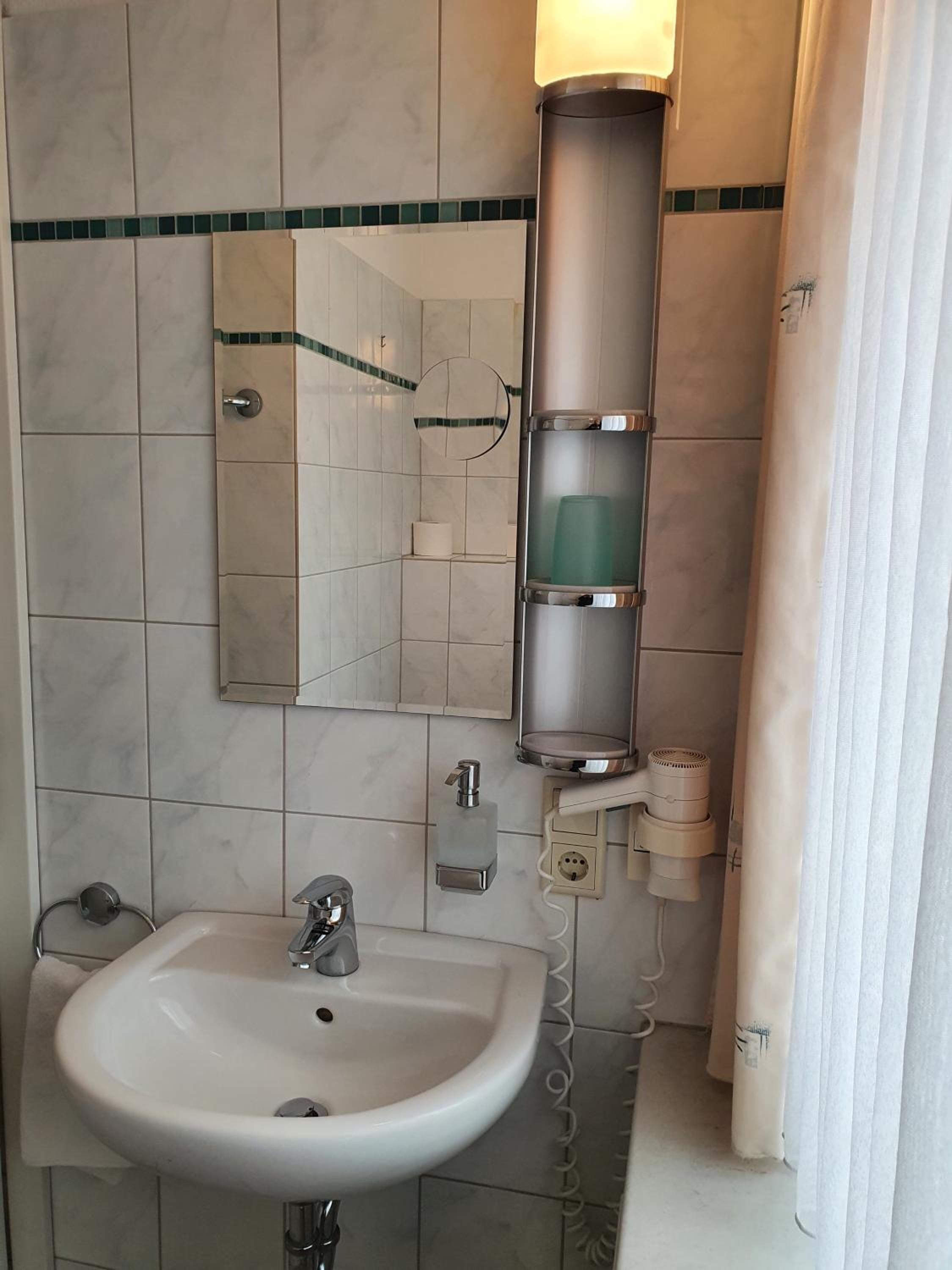 Budget Single Room photo 3