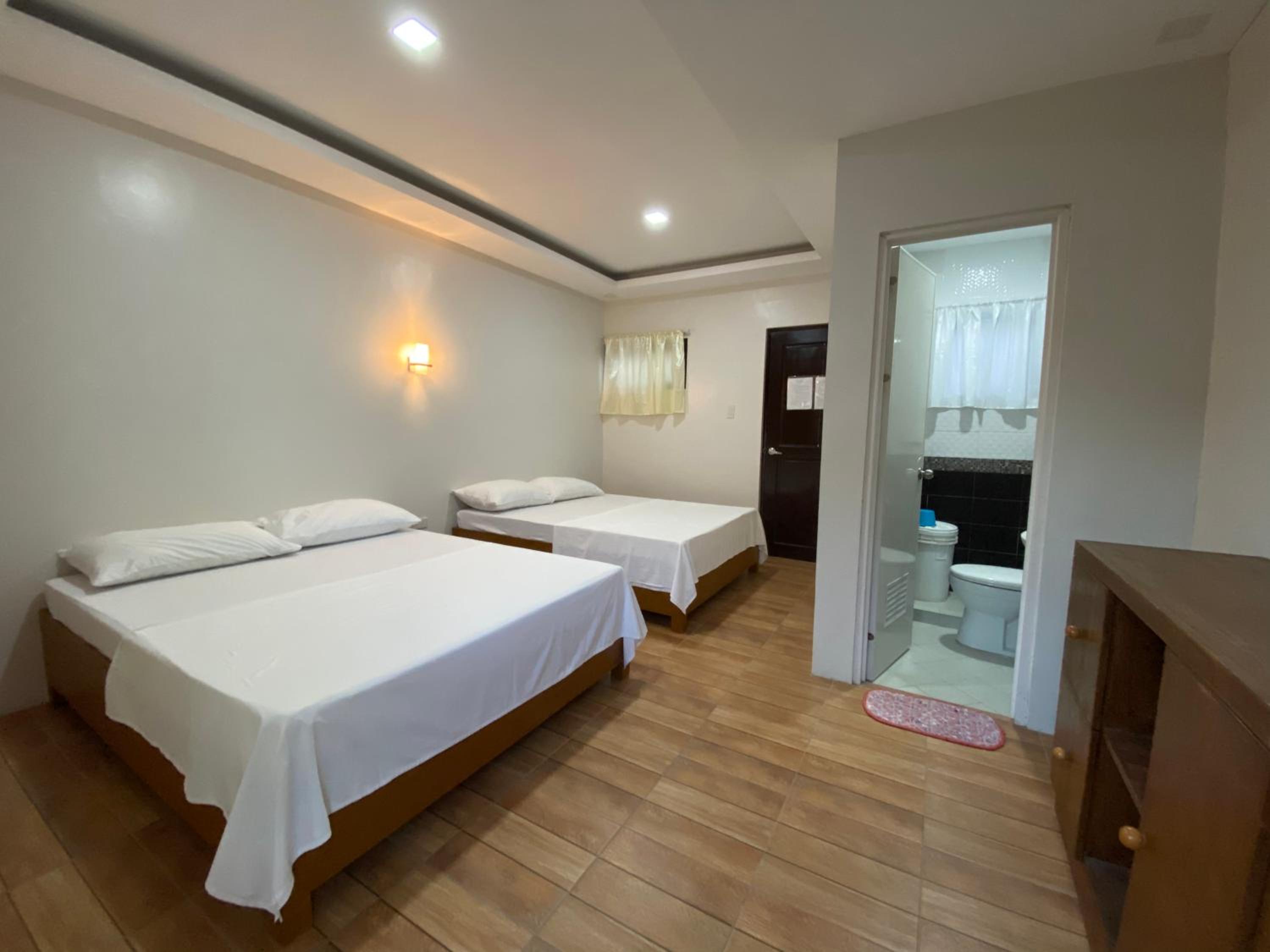 Deluxe Queen Room with Two Queen Beds photo 2