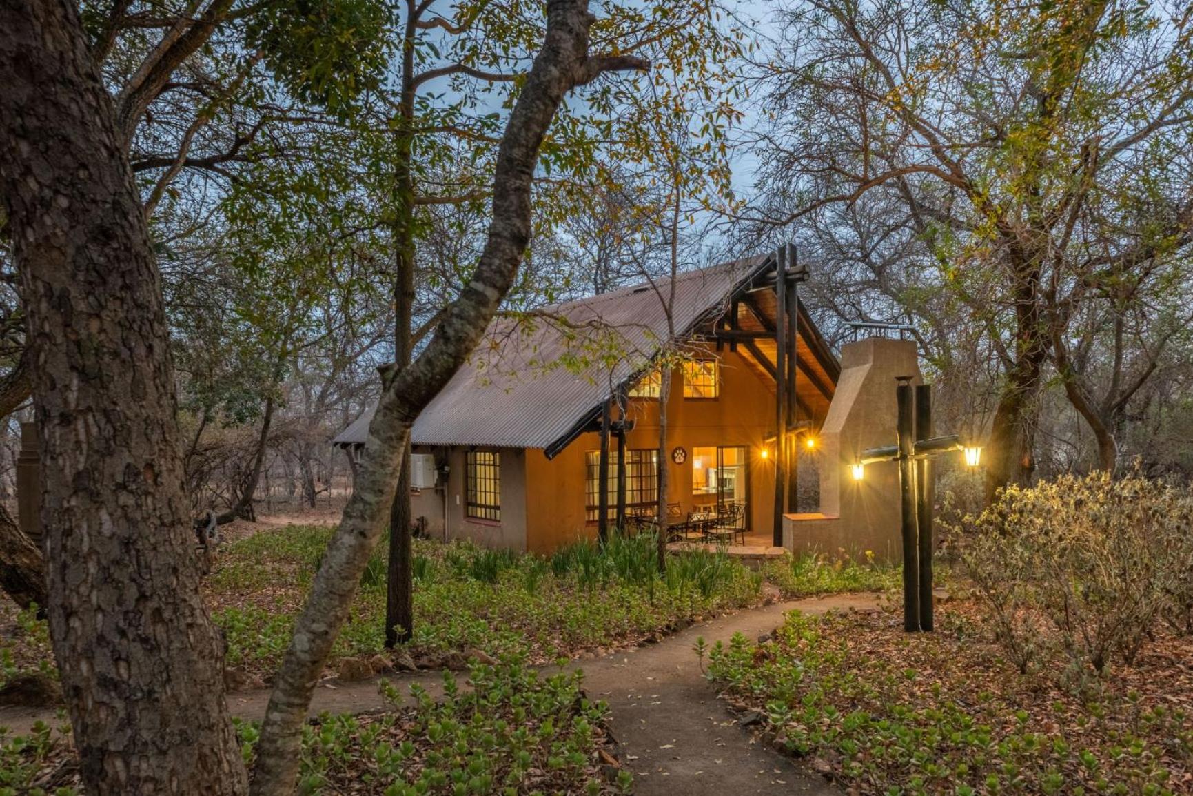 Kruger Self-Catering Chalet - Photo 9
