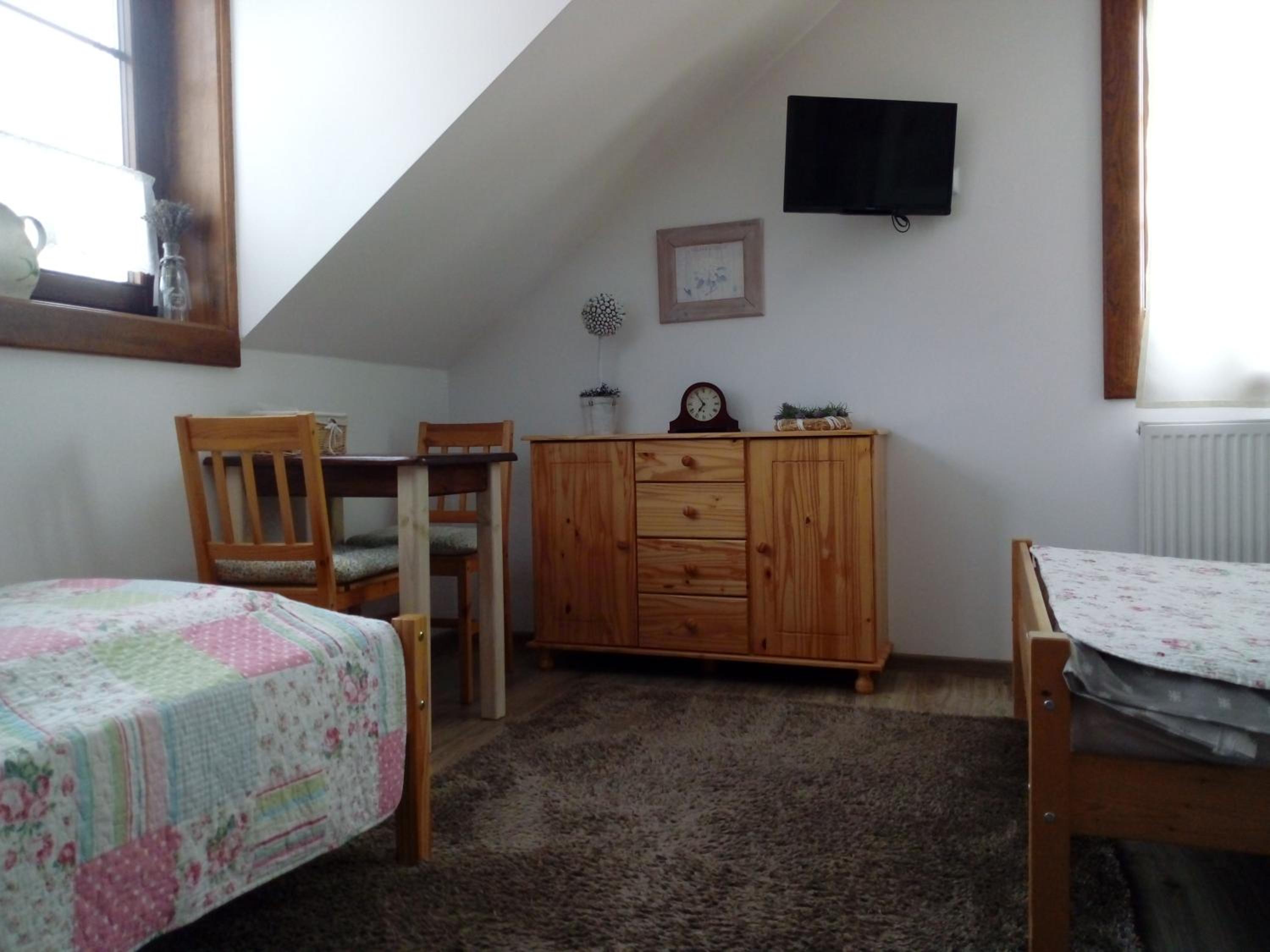 Triple Room with Private Bathroom - Photo 13