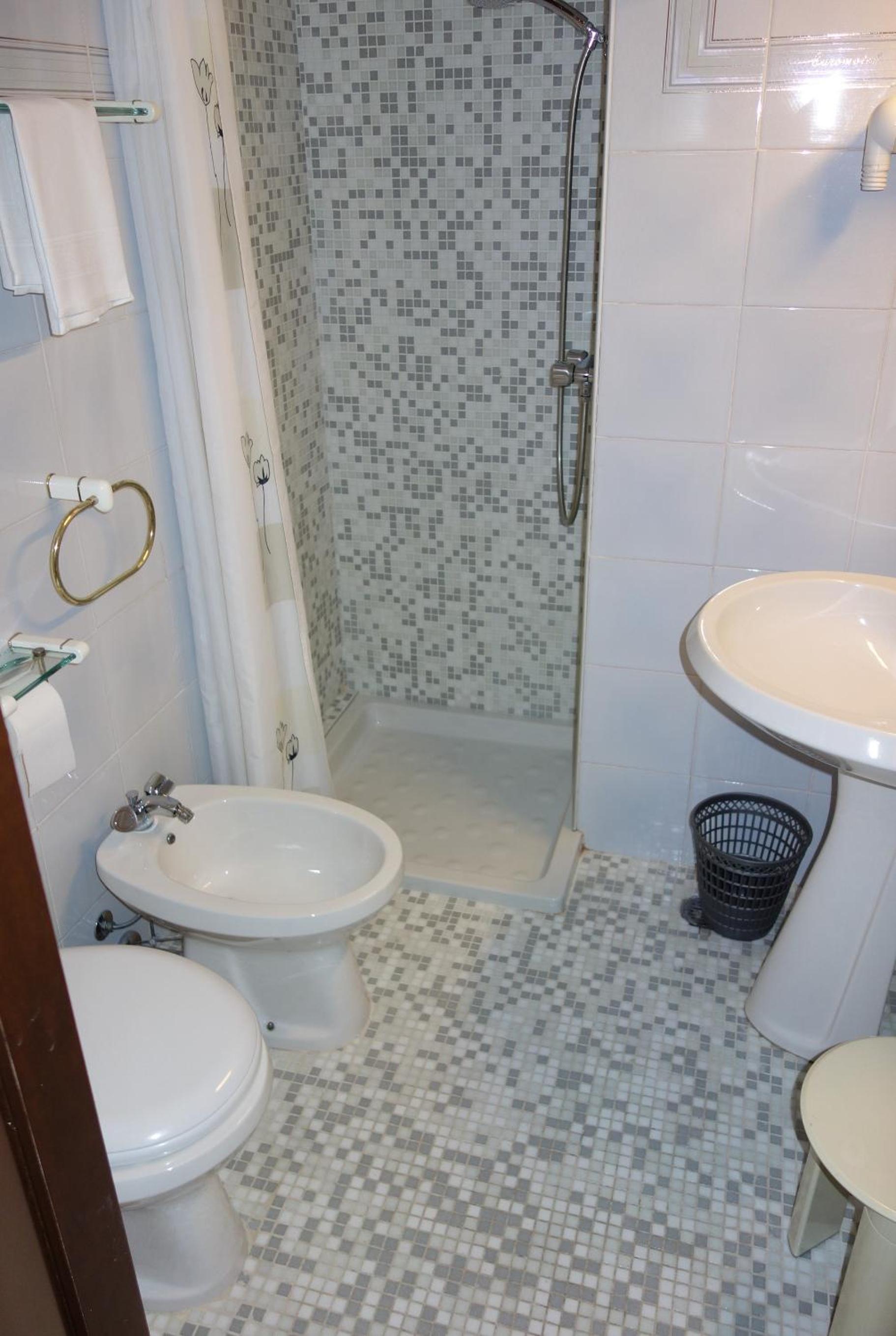 Twin Room - Photo 6