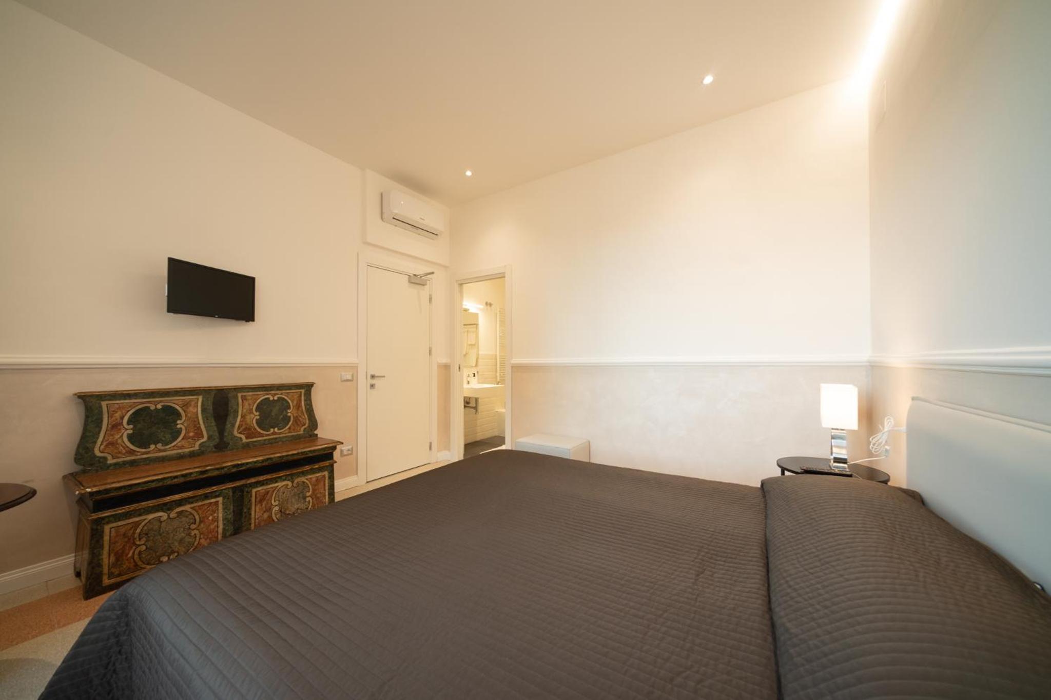 Large Double or Twin Room - Photo 14
