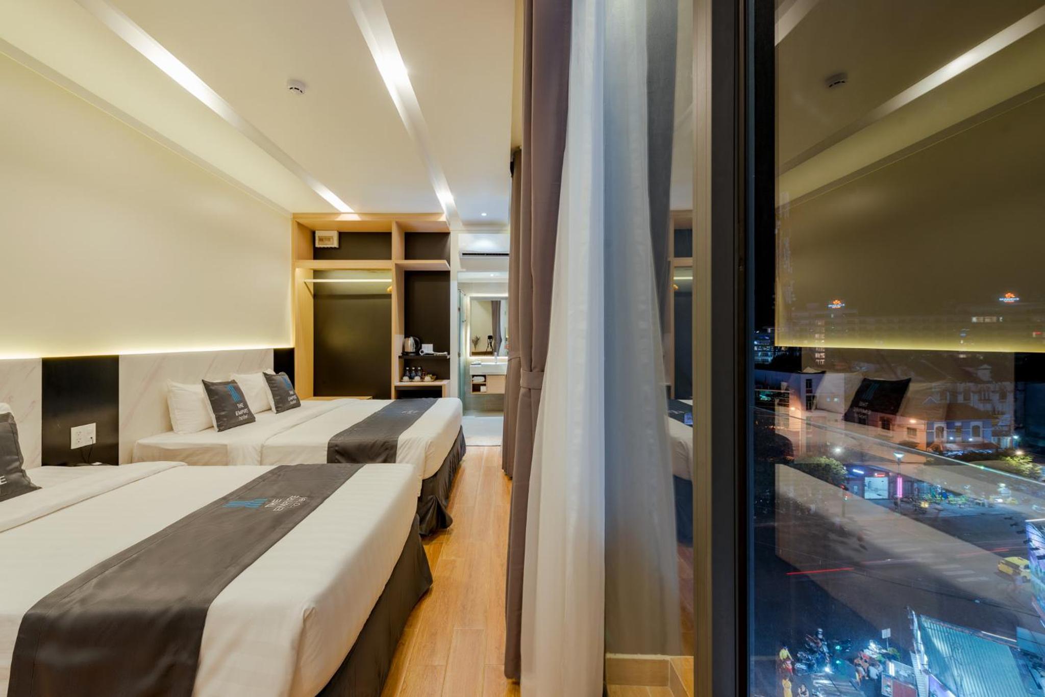 Triple Room with City View - Photo 9
