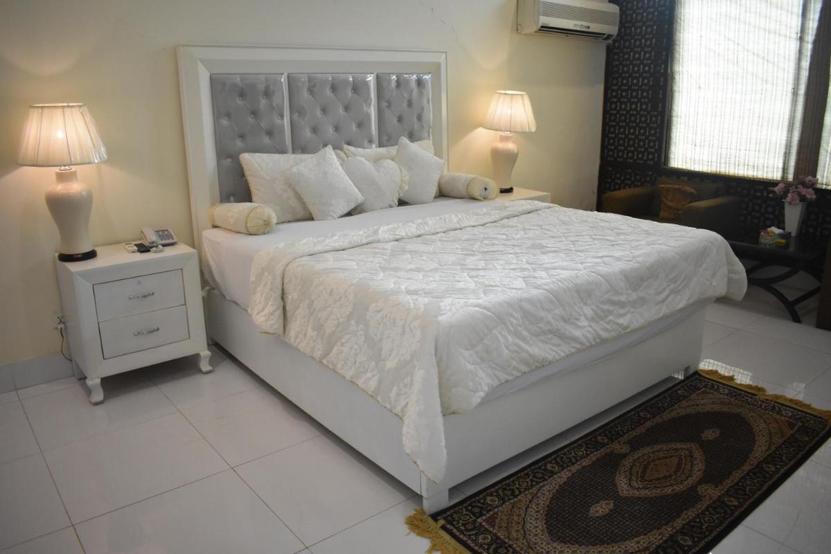 Large Twin Room photo 1