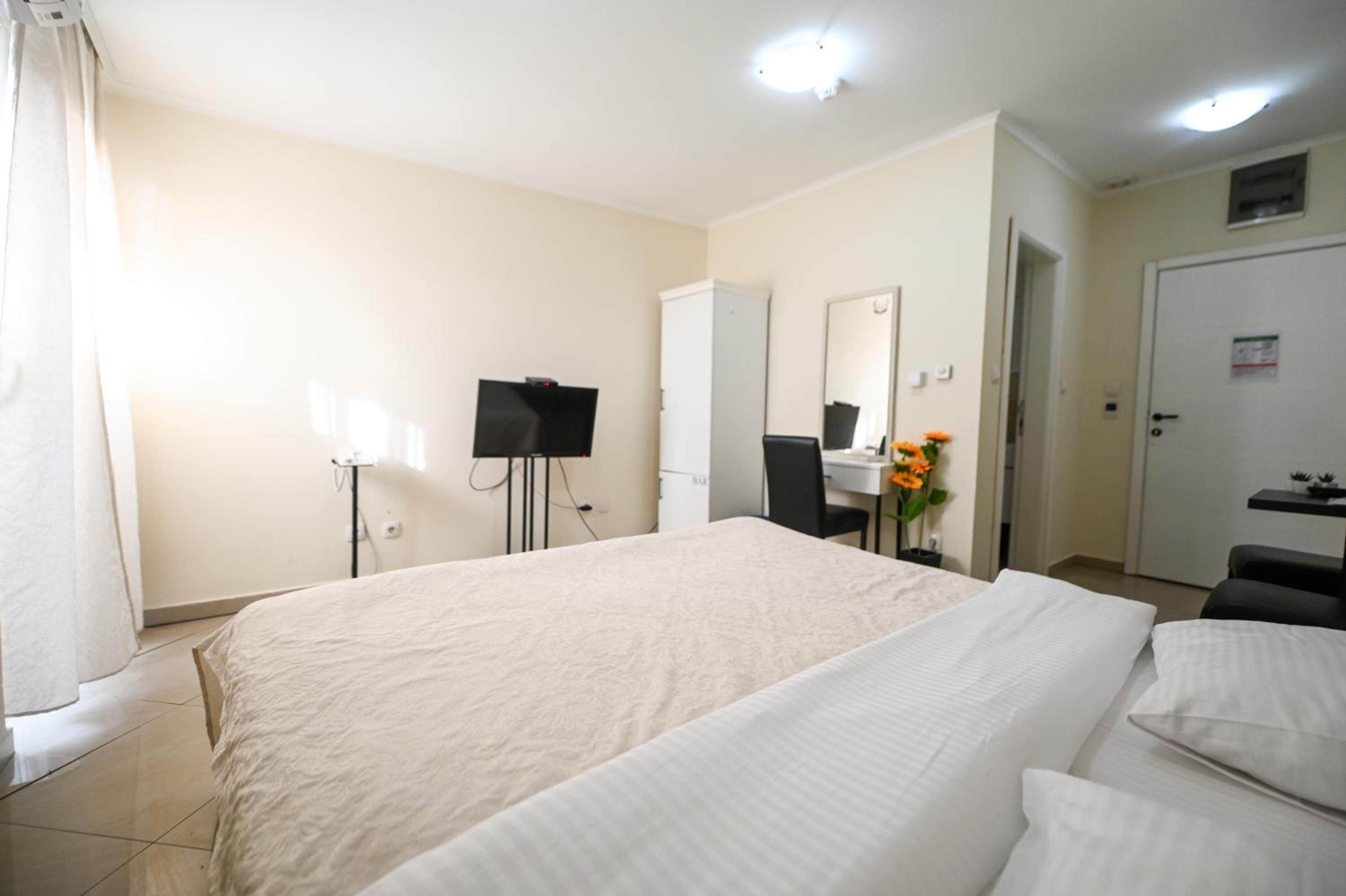 Economy Double or Twin Room - Photo 9
