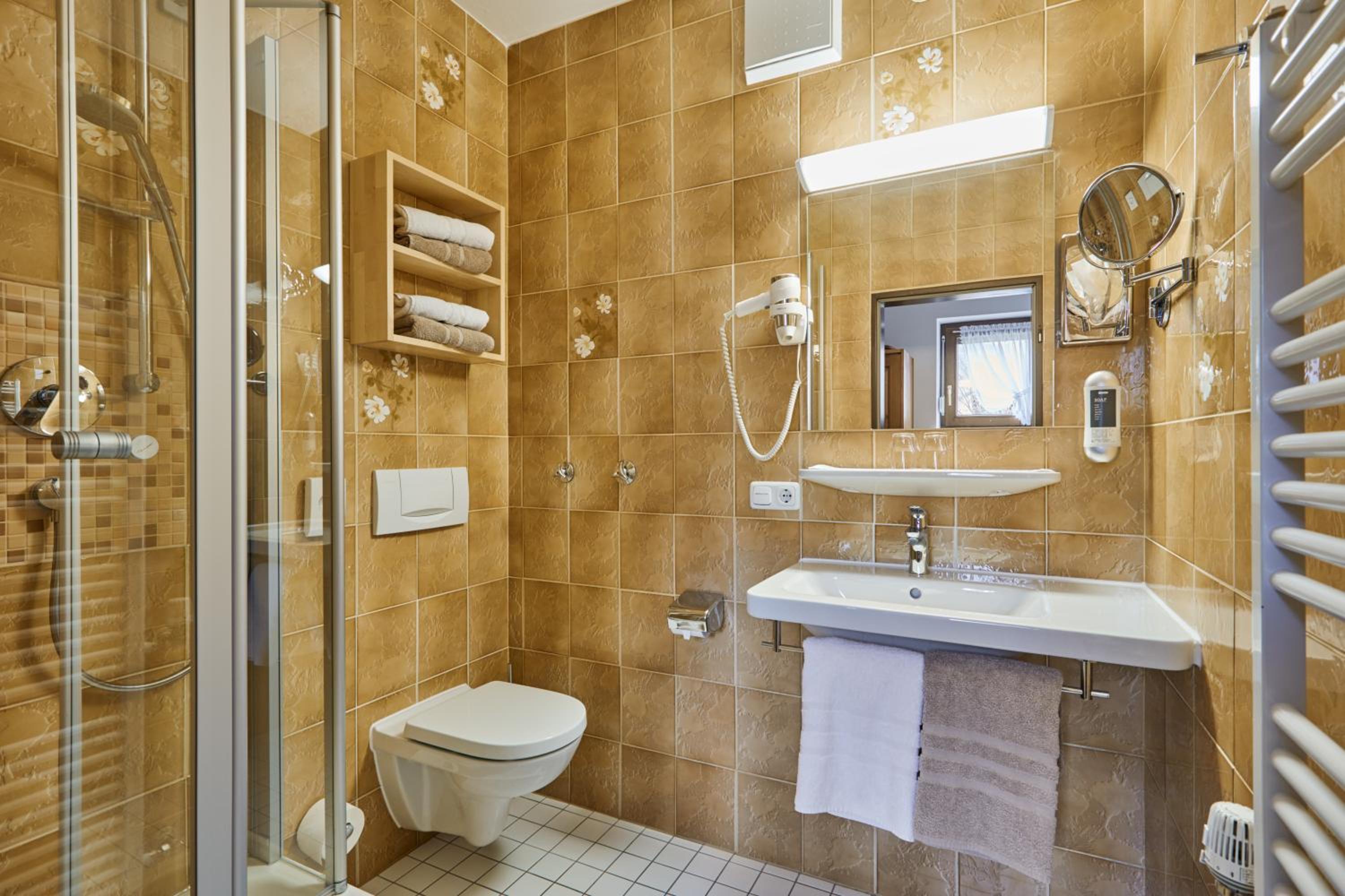 Budget Double Room photo 3