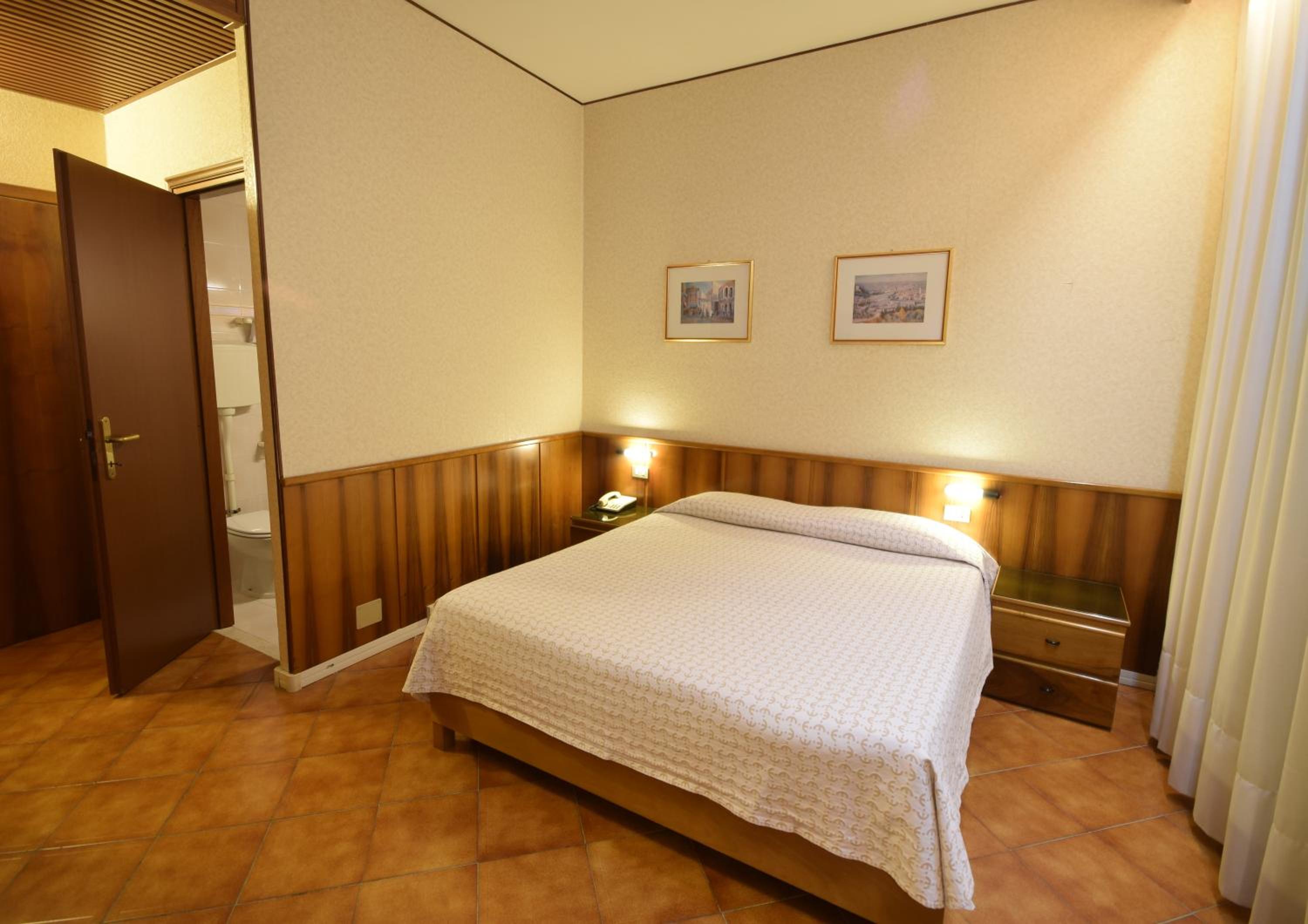 Triple Room - Photo 6