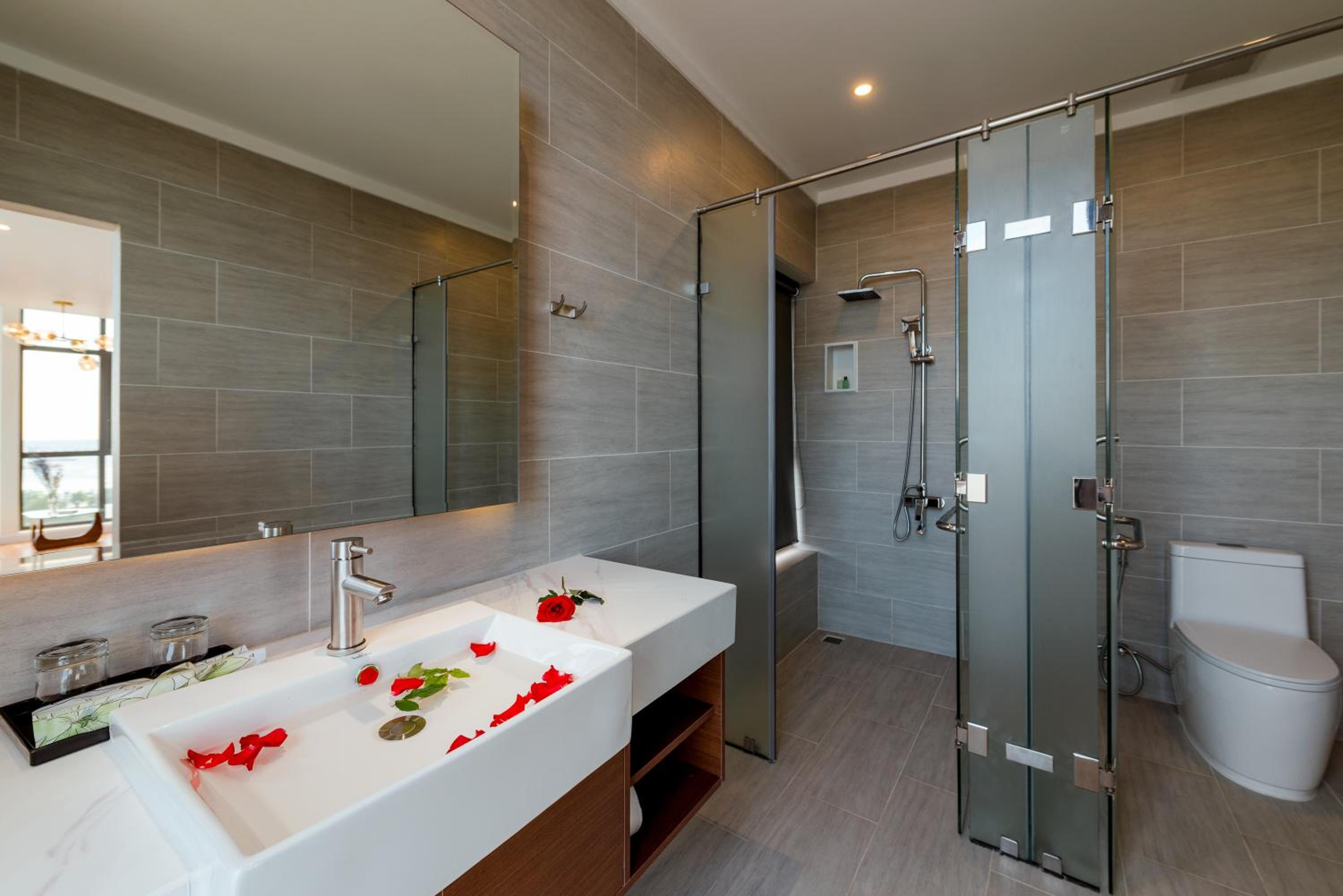 Executive Suite - Photo 5