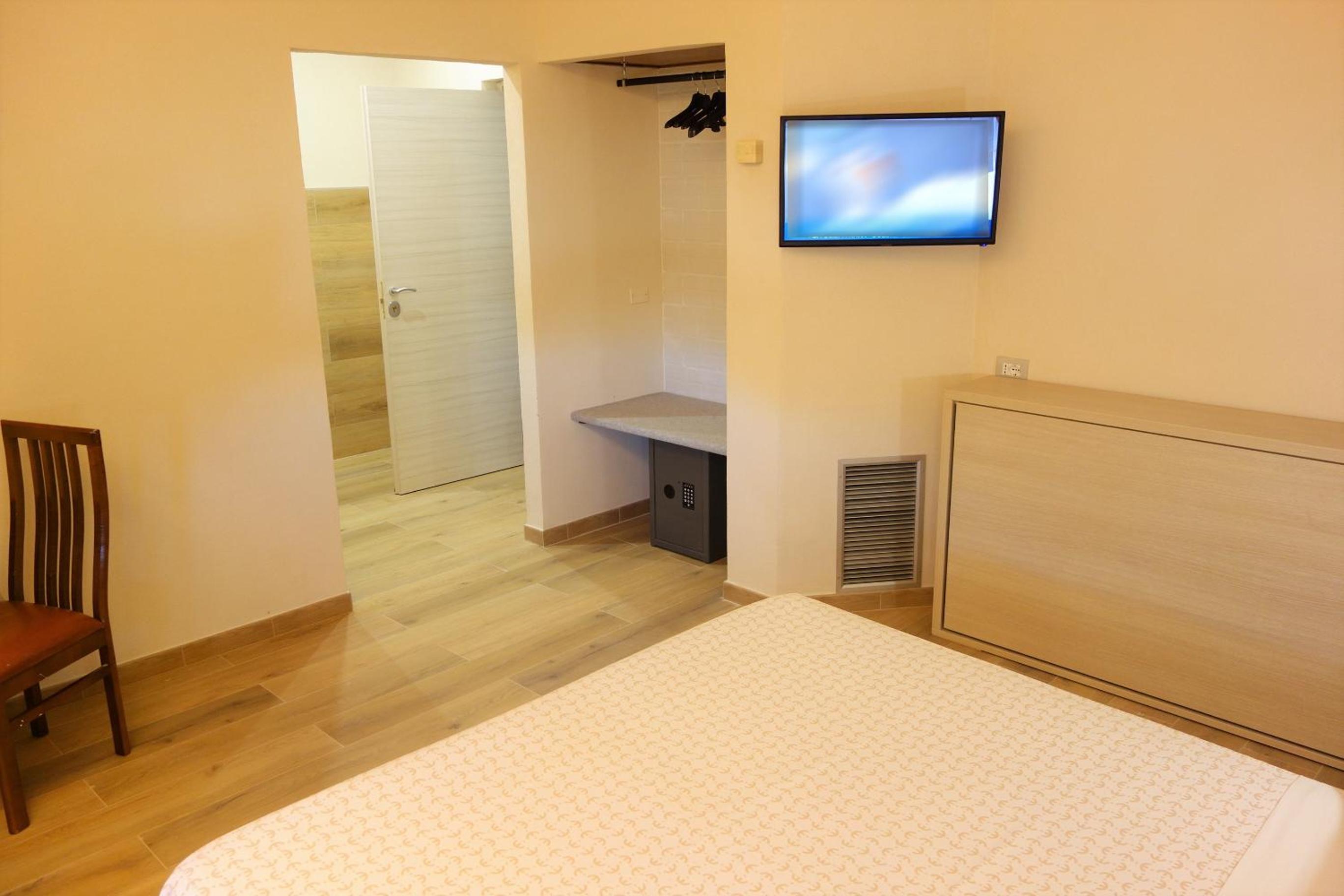 Triple Room - Disability Access - Photo 2