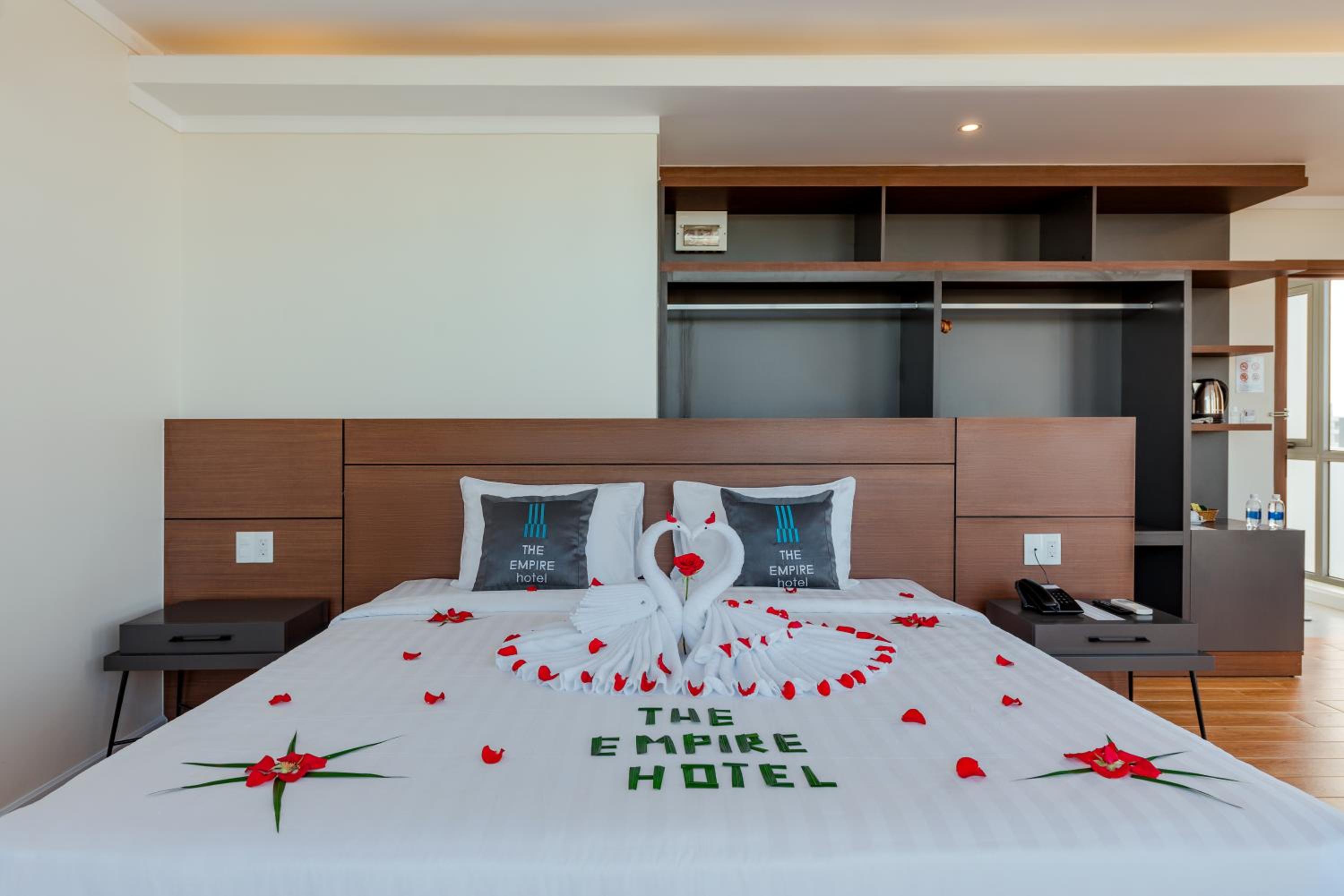 Executive Suite - Photo 4