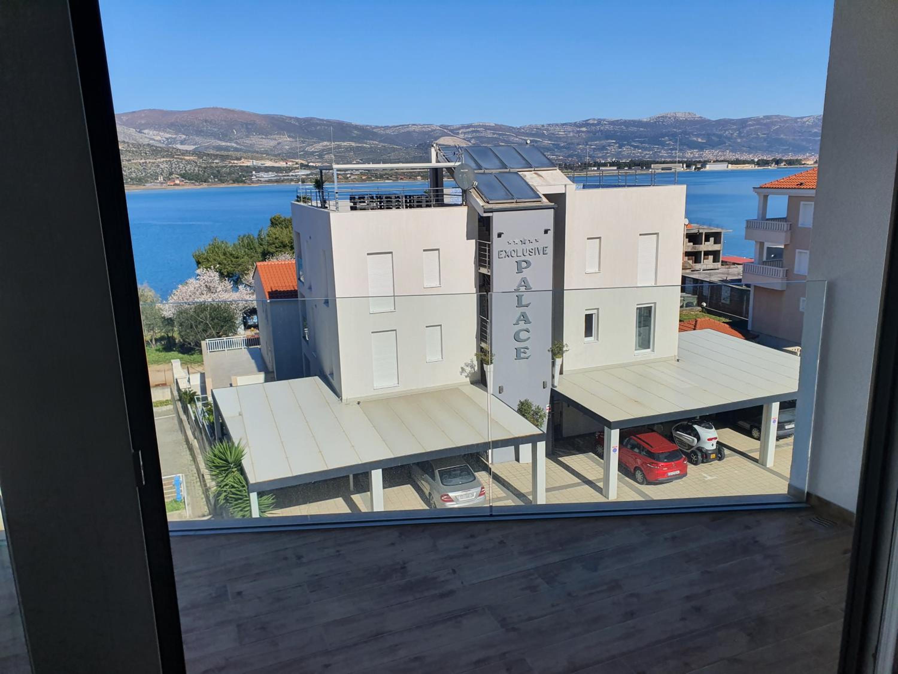 One-Bedroom Apartment with Balcony and Sea View - Second Floor - Photo 4