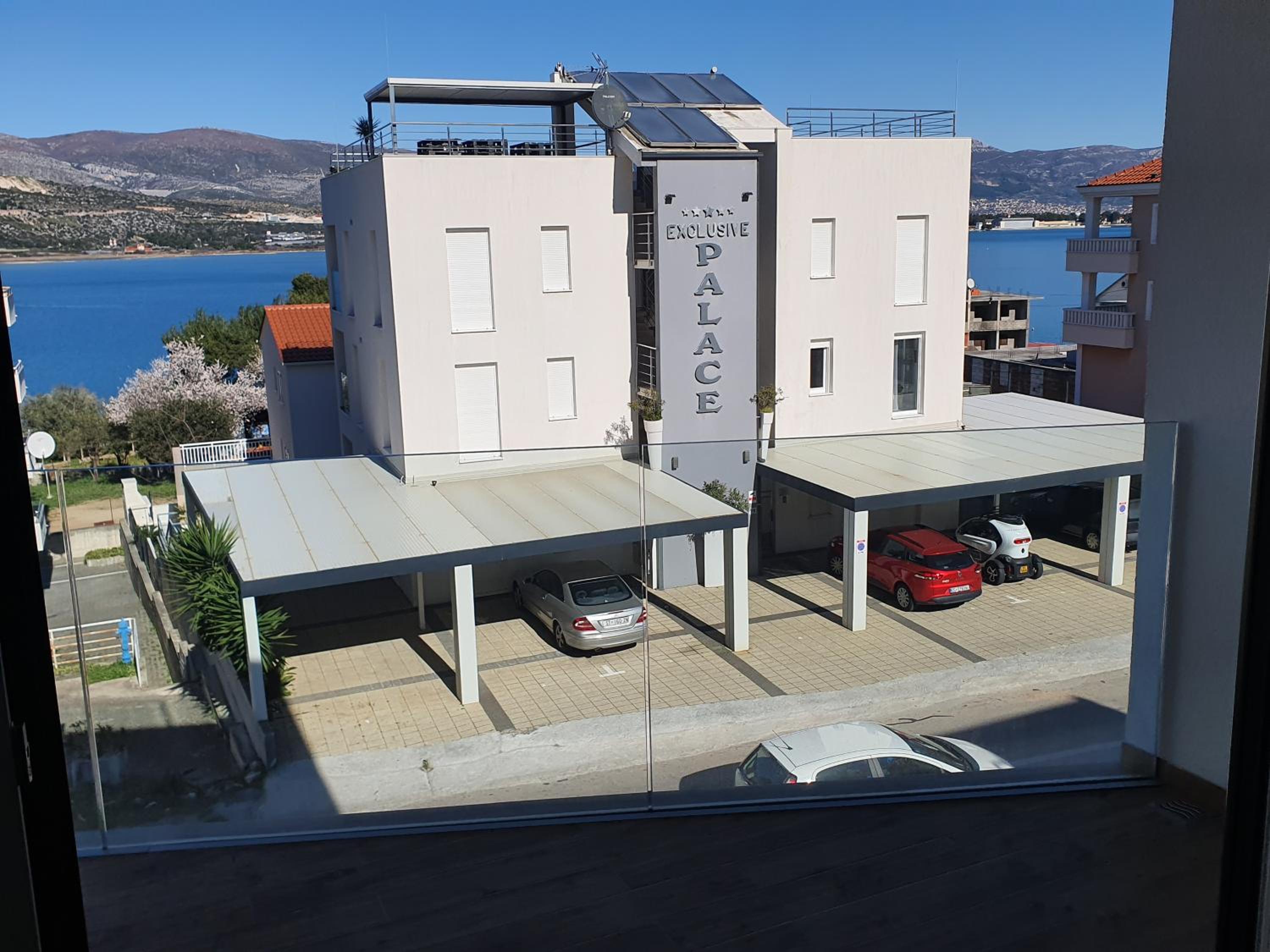 One-Bedroom Apartment with Balcony and Sea View - First Floor - Photo 15