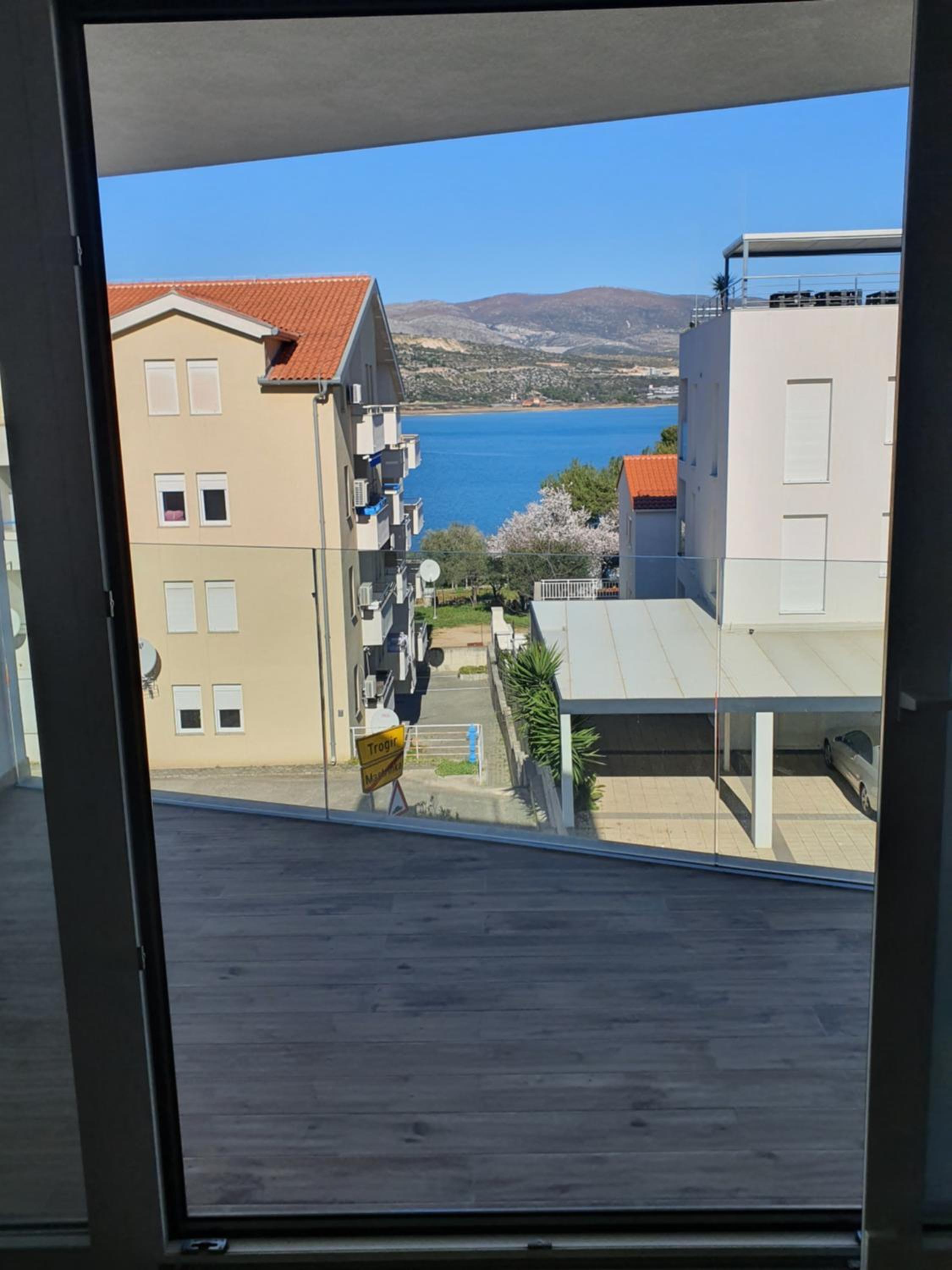One-Bedroom Apartment with Balcony and Sea View - First Floor - Photo 16
