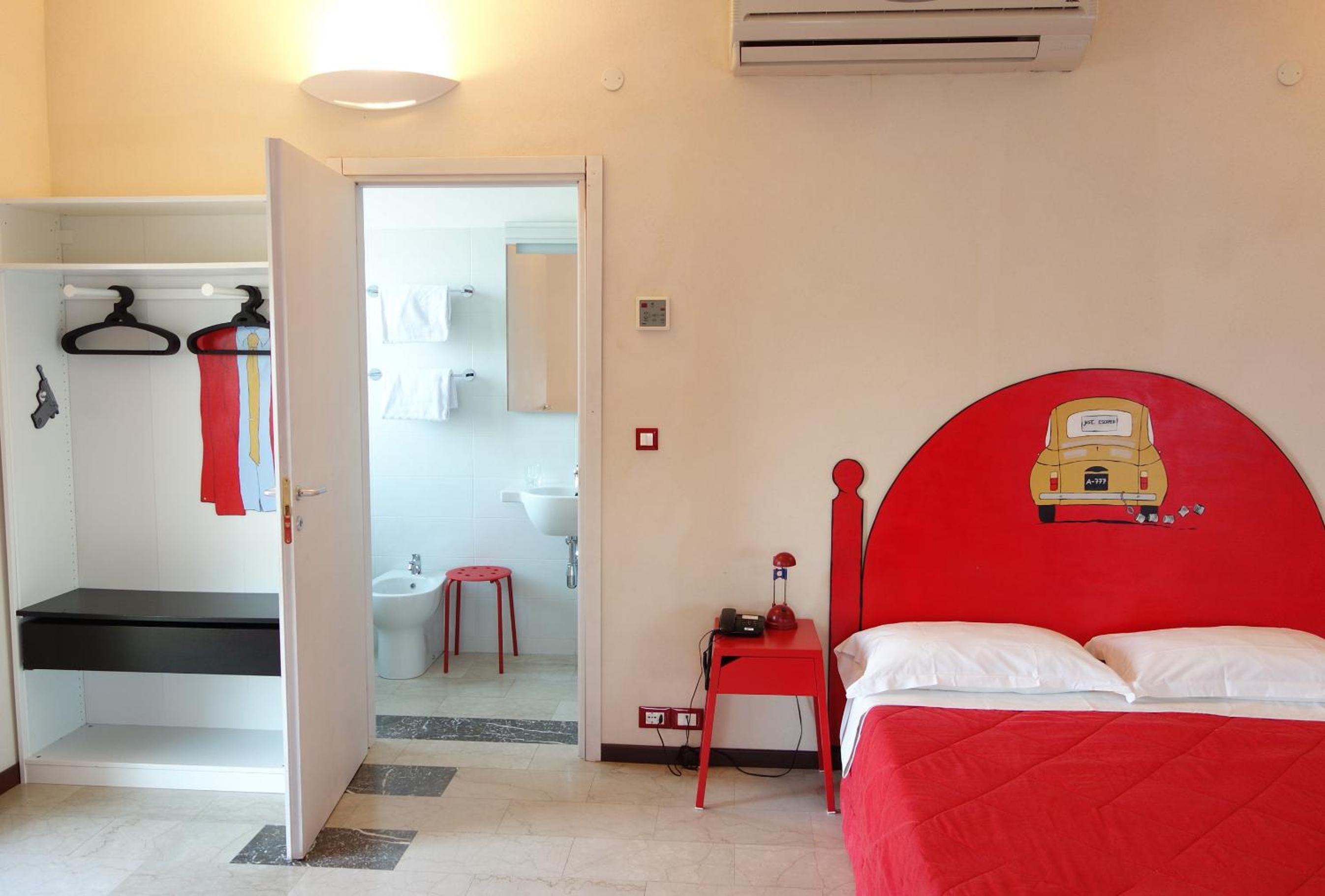 Family Theme Room - Photo 5