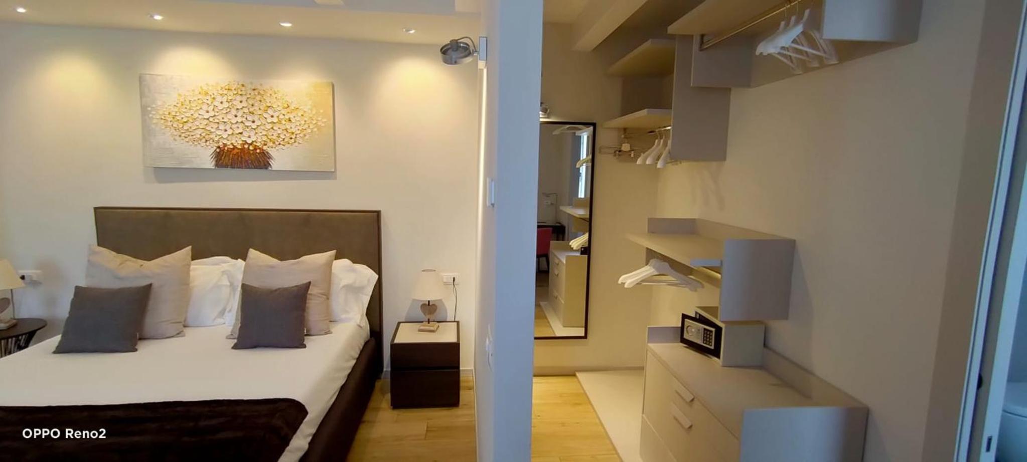 Deluxe Room - Photo 6