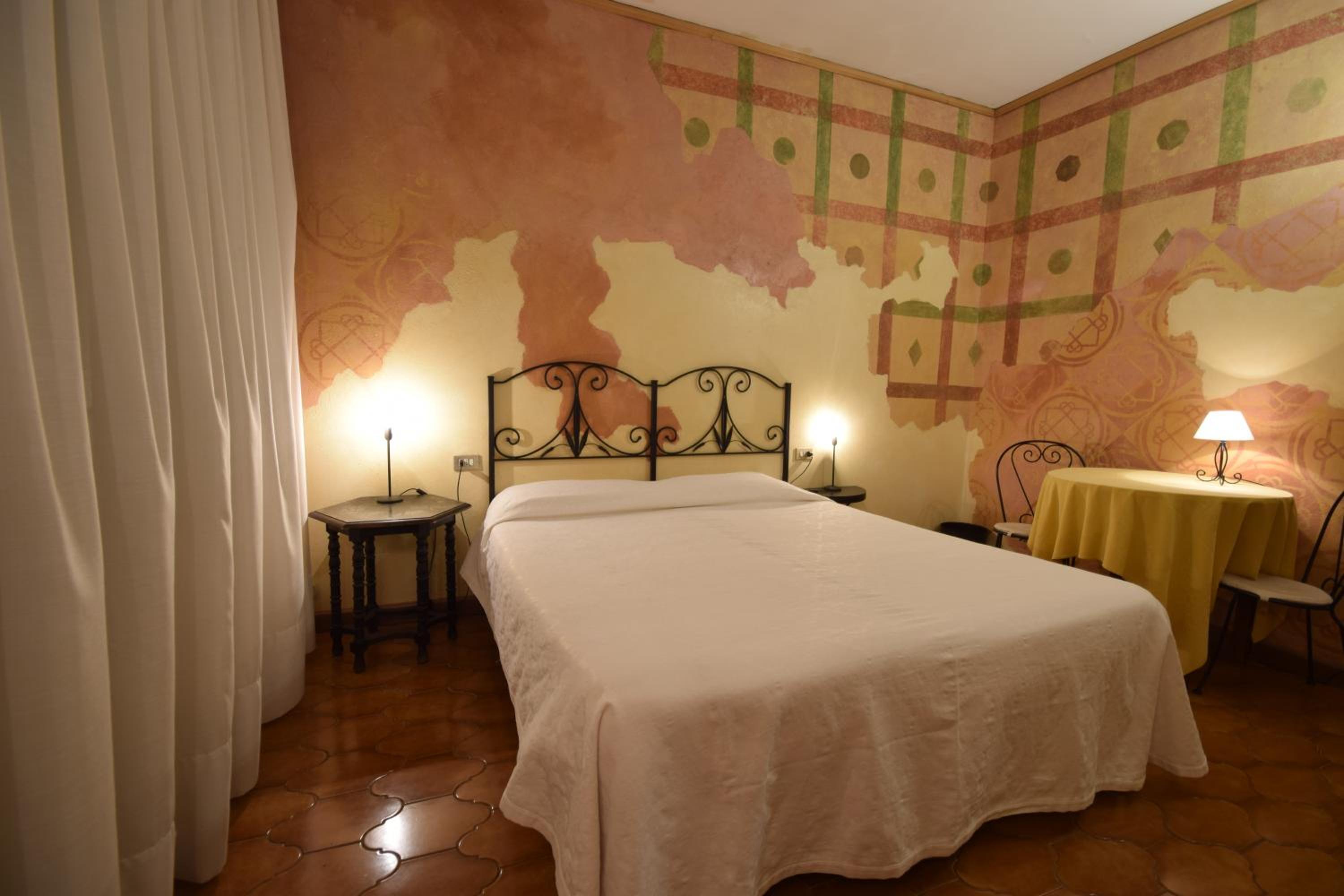 Triple Theme Room - Photo 1