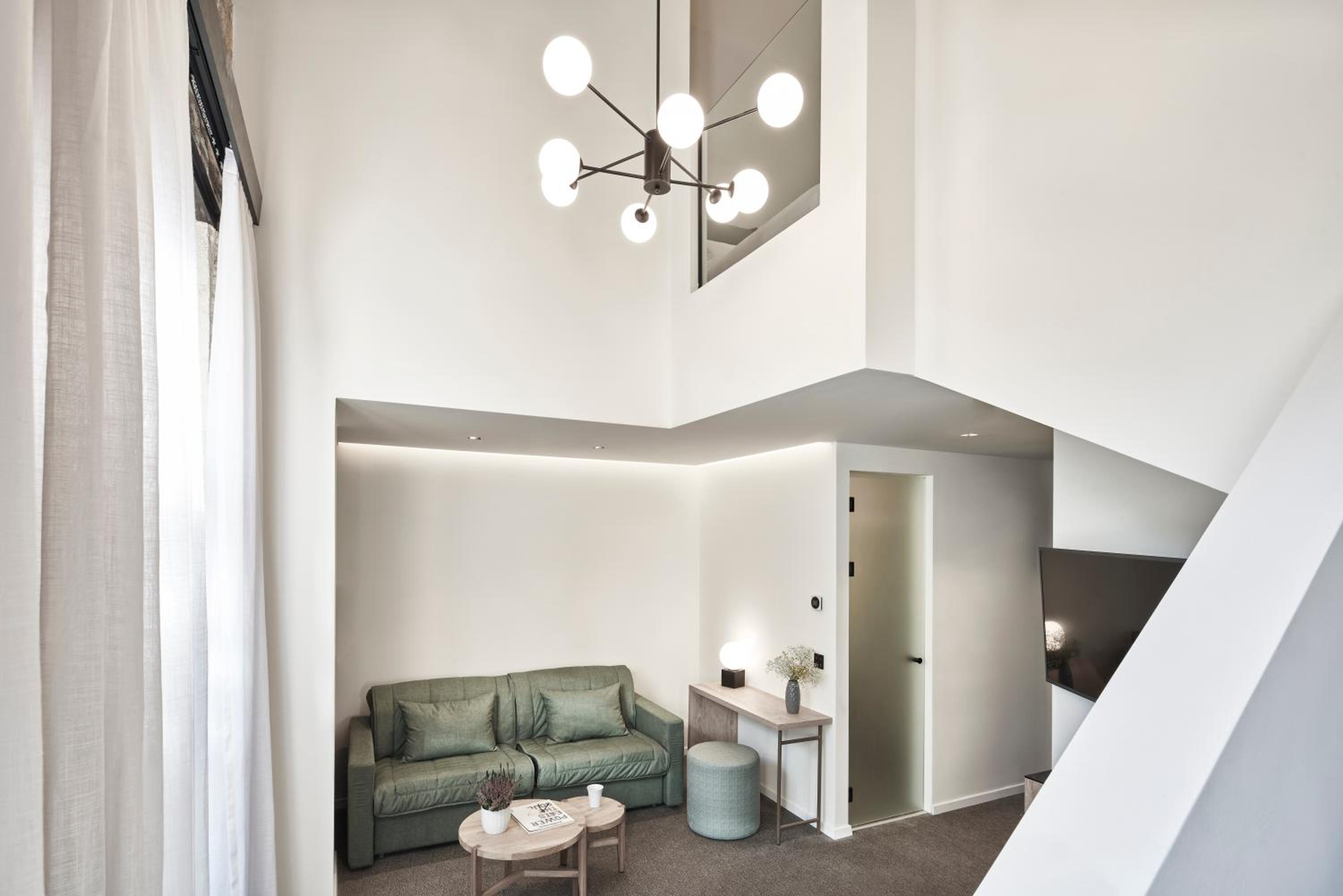 Grand Loft Suite with Balcony photo 3