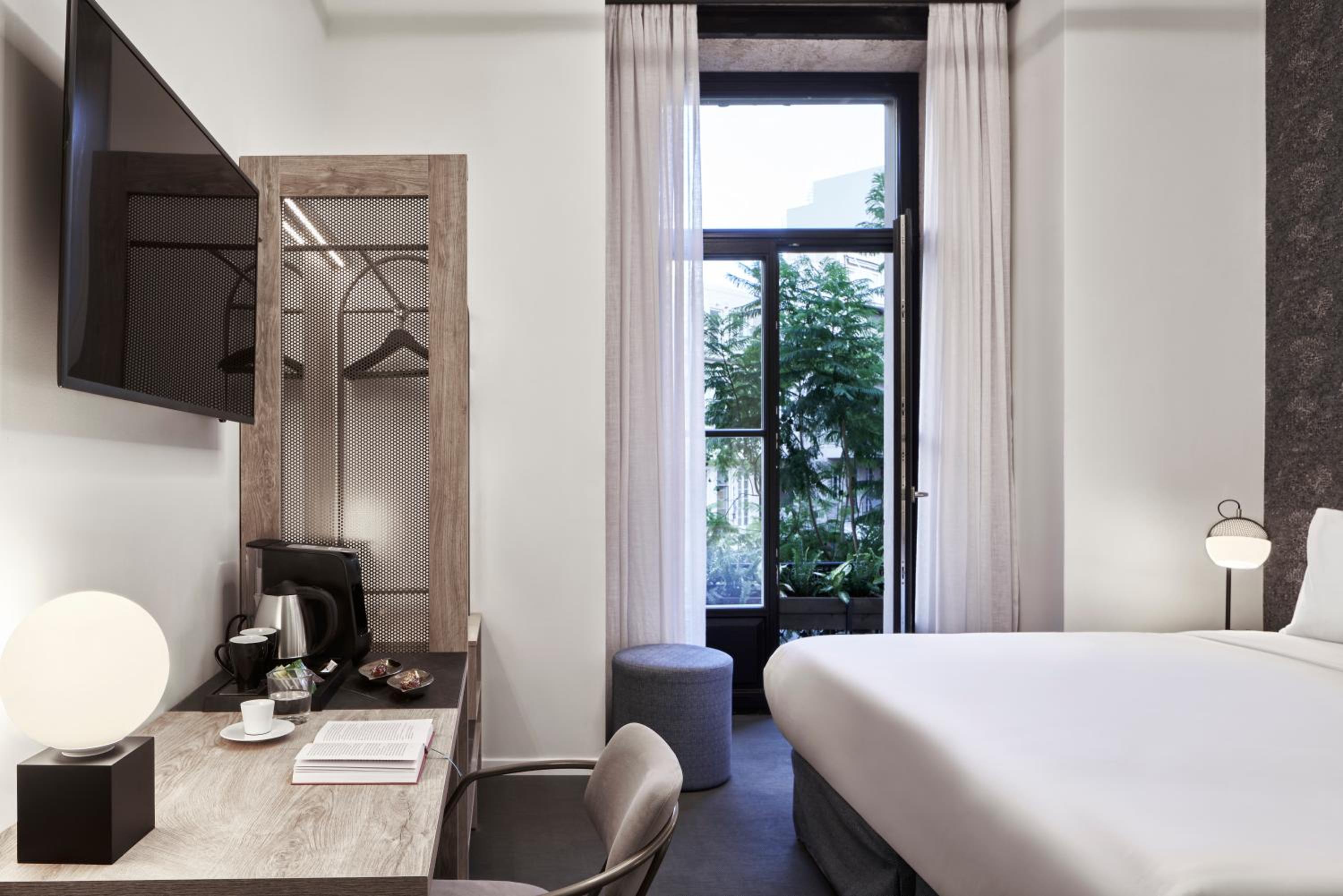 Deluxe Double Room with Balcony photo 2