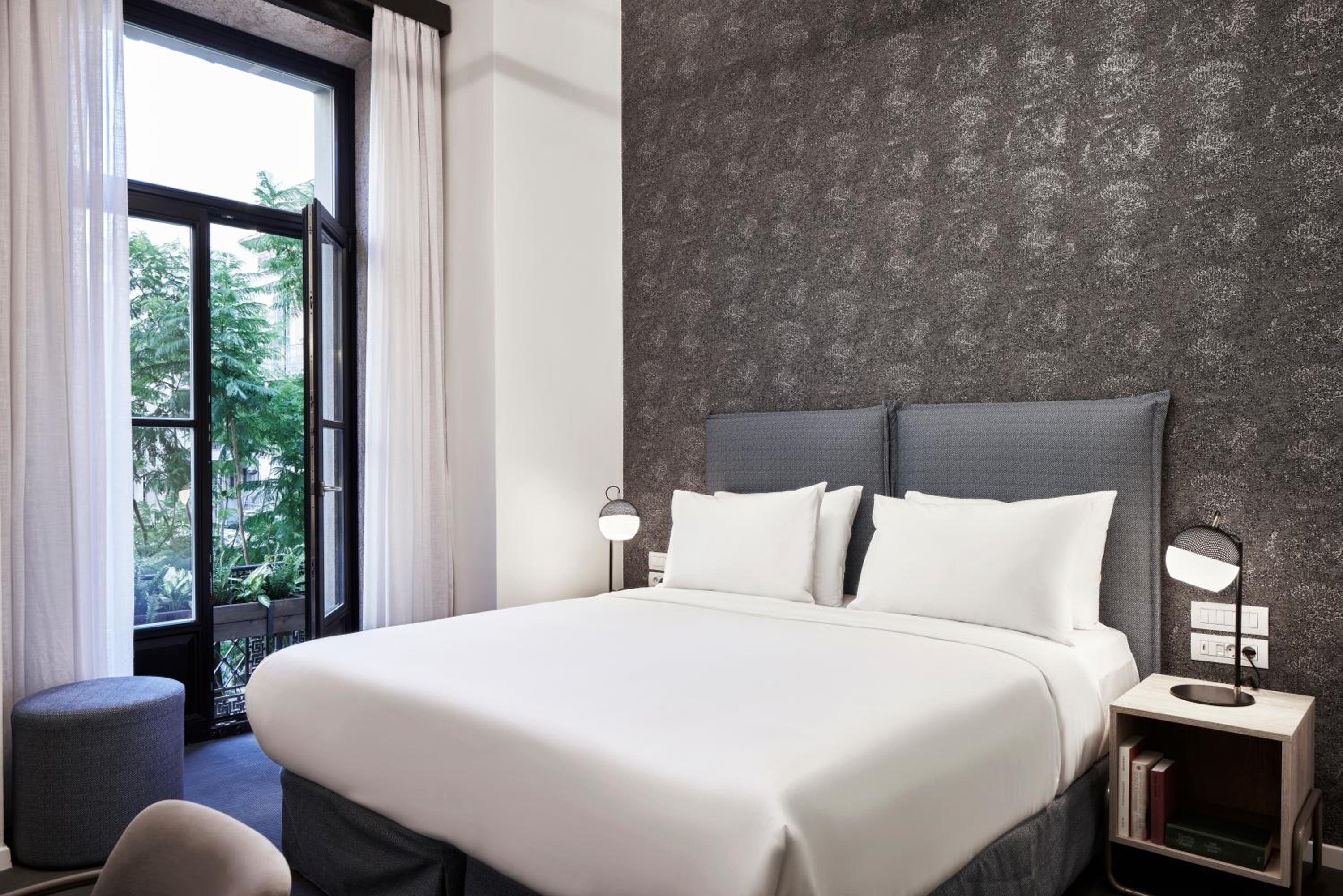 Deluxe Double Room with Balcony photo 3