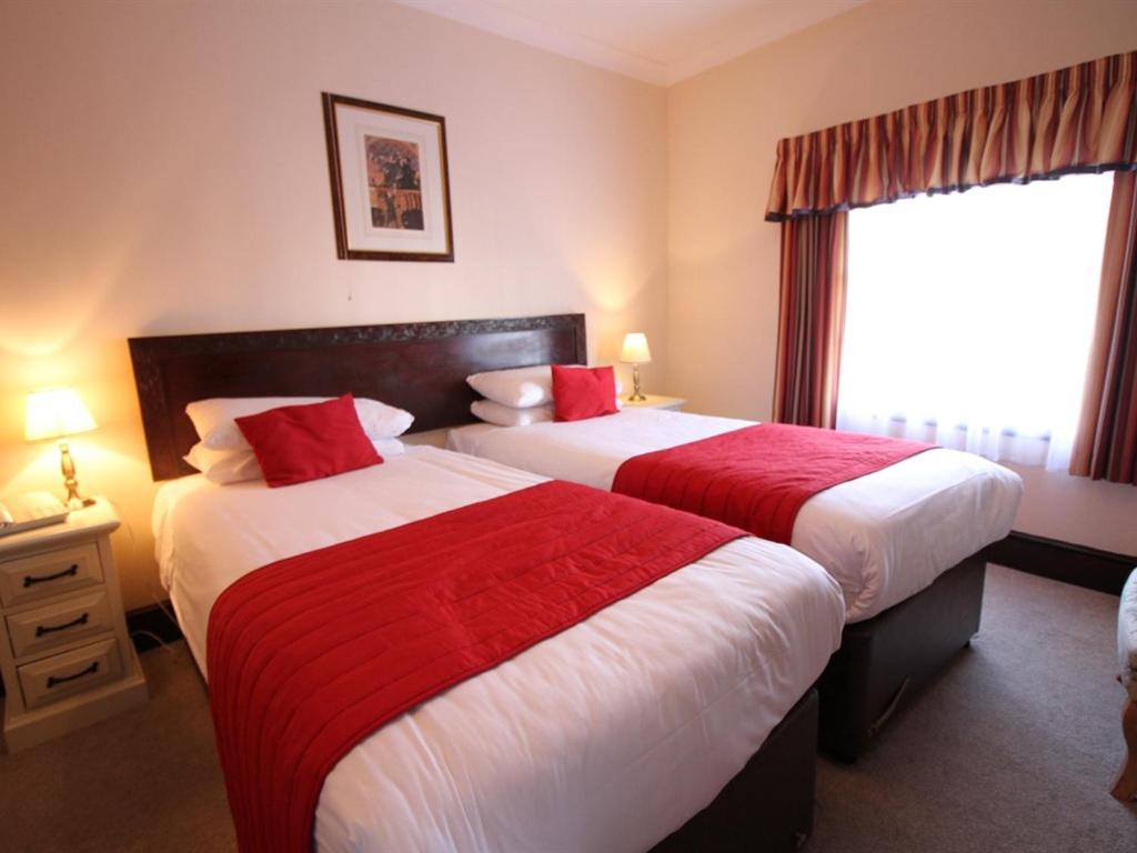 Double or Twin Room with Private Bathroom - Photo 1