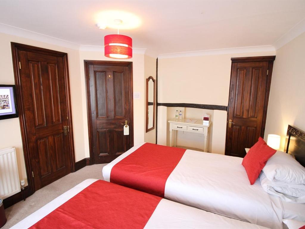 Double or Twin Room with Private Bathroom - Photo 10