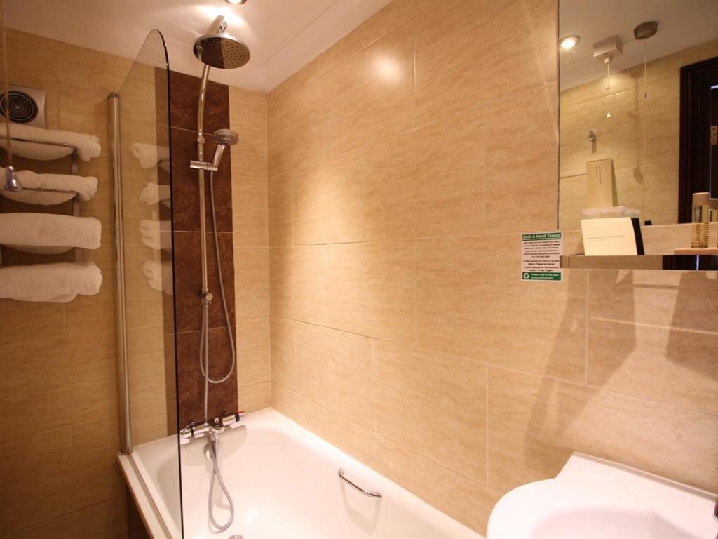 Double or Twin Room with Private Bathroom - Photo 11
