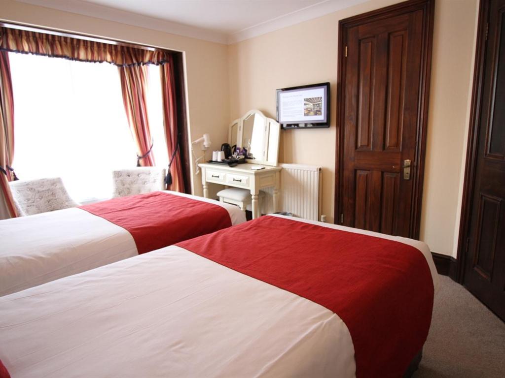 Double or Twin Room with Private Bathroom - Photo 12