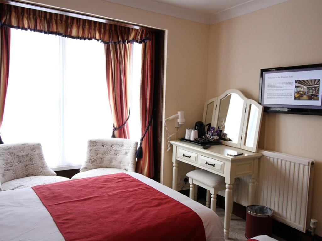 Double or Twin Room with Private Bathroom - Photo 13