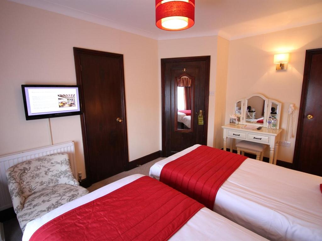 Double or Twin Room with Private Bathroom - Photo 3