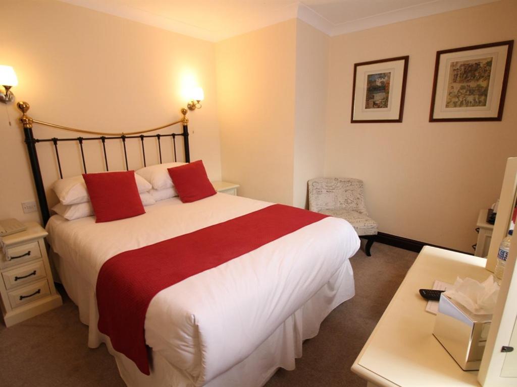 Double Room with Private Bathroom - Photo 9