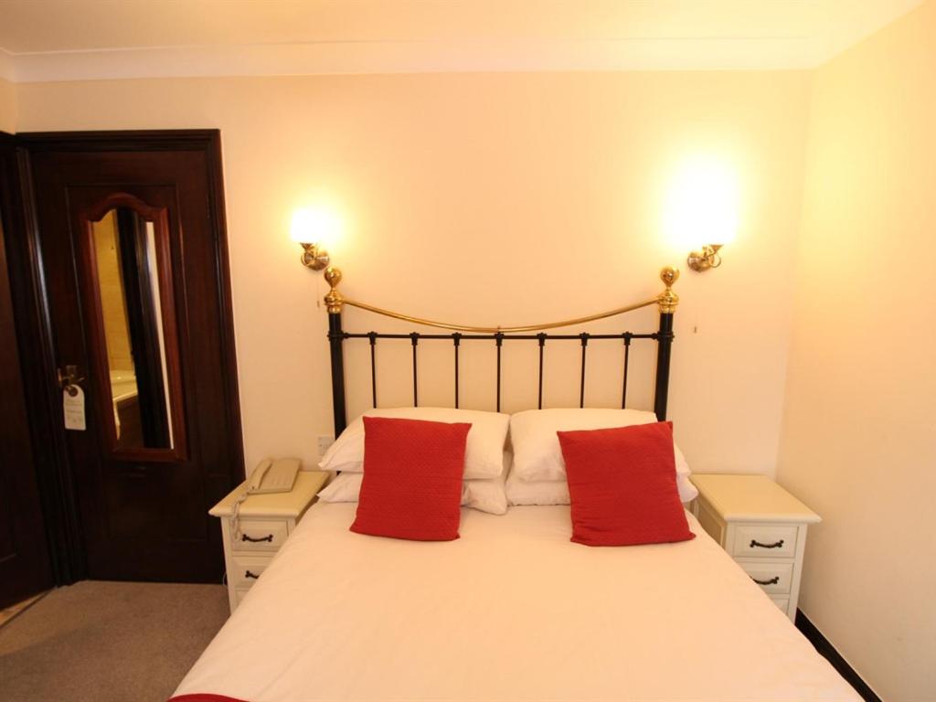 Double Room with Private Bathroom - Photo 10