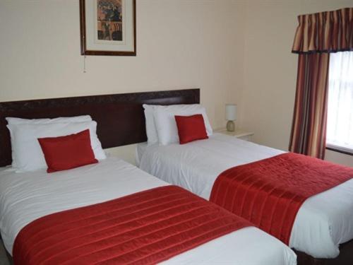 Double or Twin Room with Private Bathroom - Photo 6