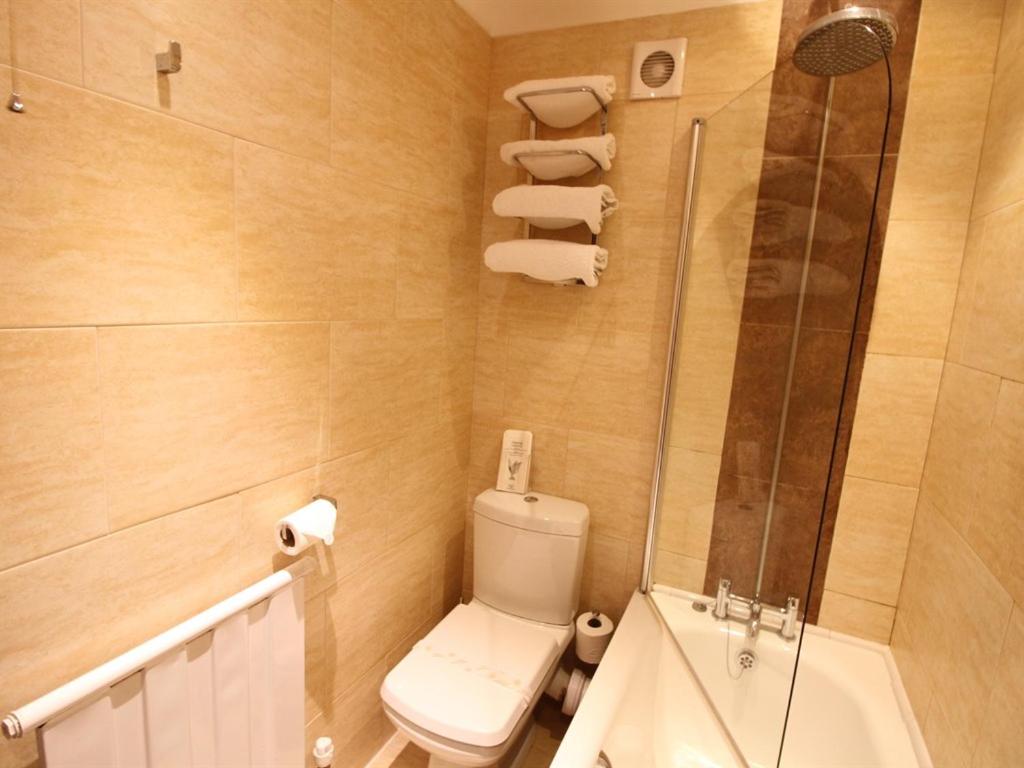 Double Room with Private Bathroom - Photo 13