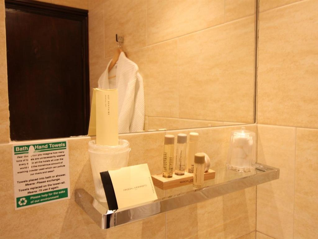 Double Room with Private Bathroom - Photo 18