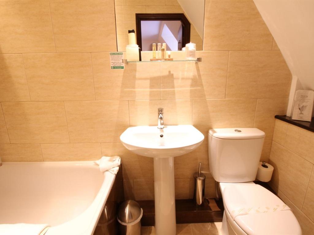 Double Room with Private Bathroom - Photo 19