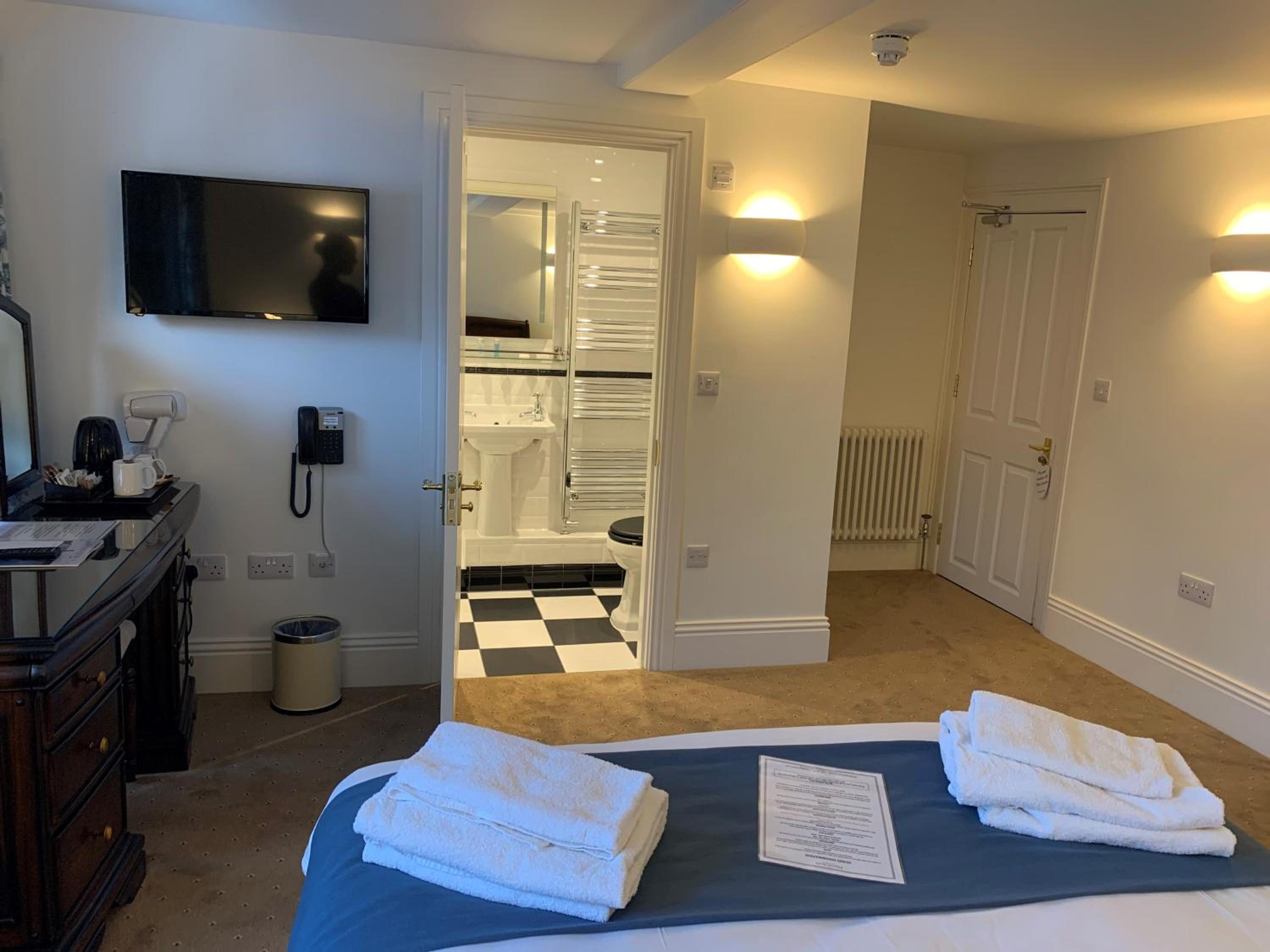 Deluxe Double Room - Photo 8