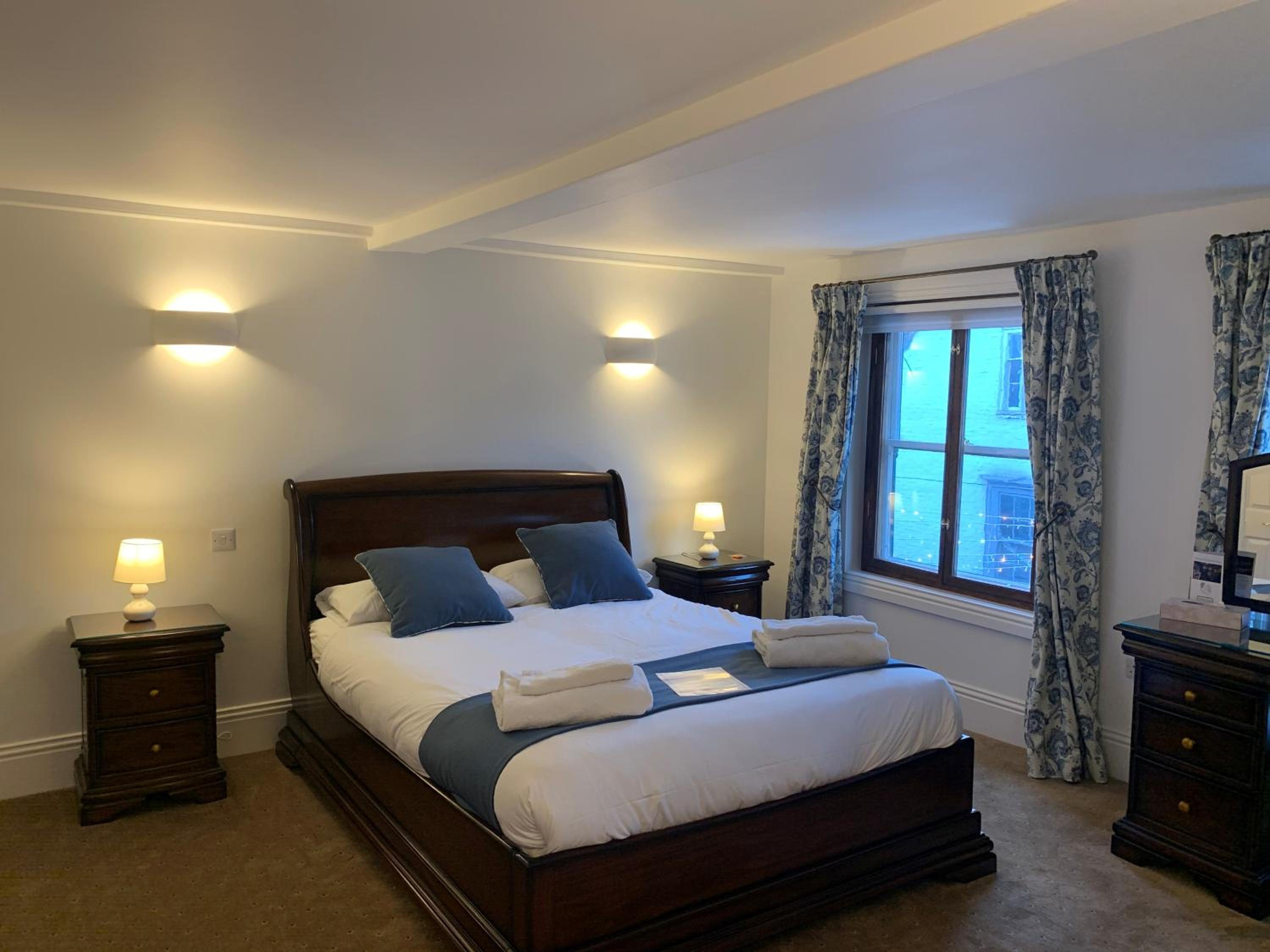Deluxe Double Room - Photo 11