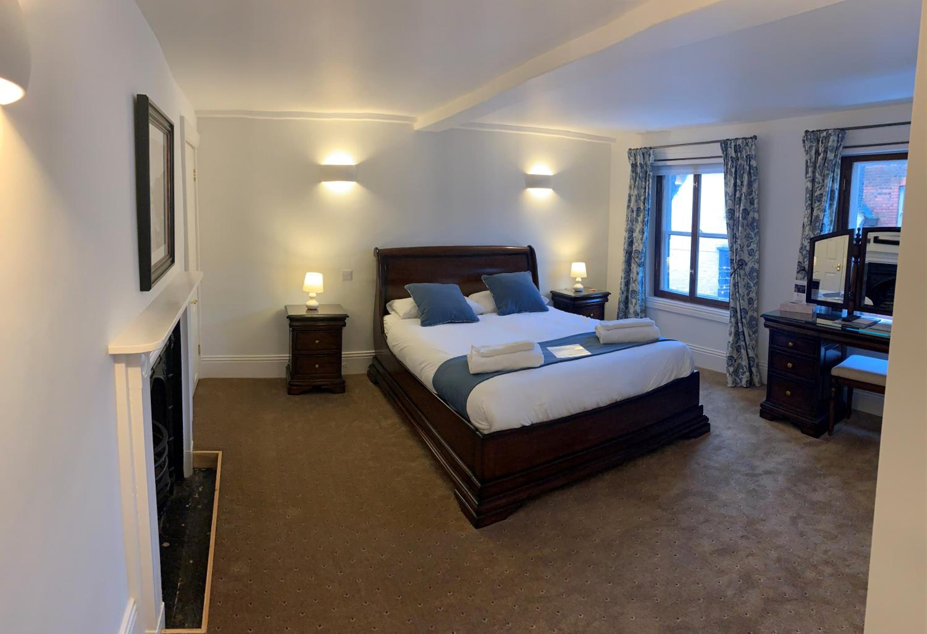 Deluxe Double Room - Photo 14