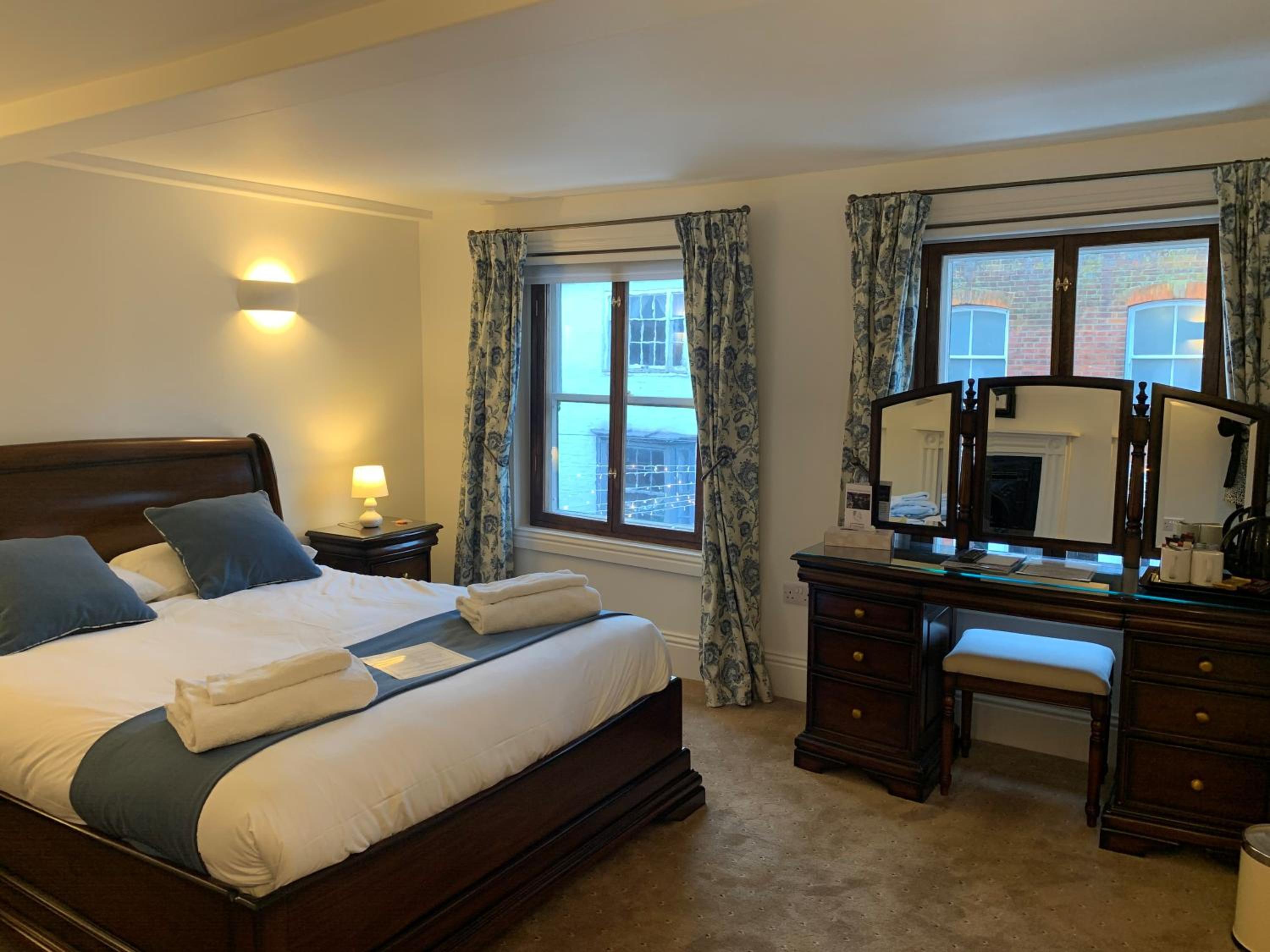 Deluxe Double Room - Photo 13